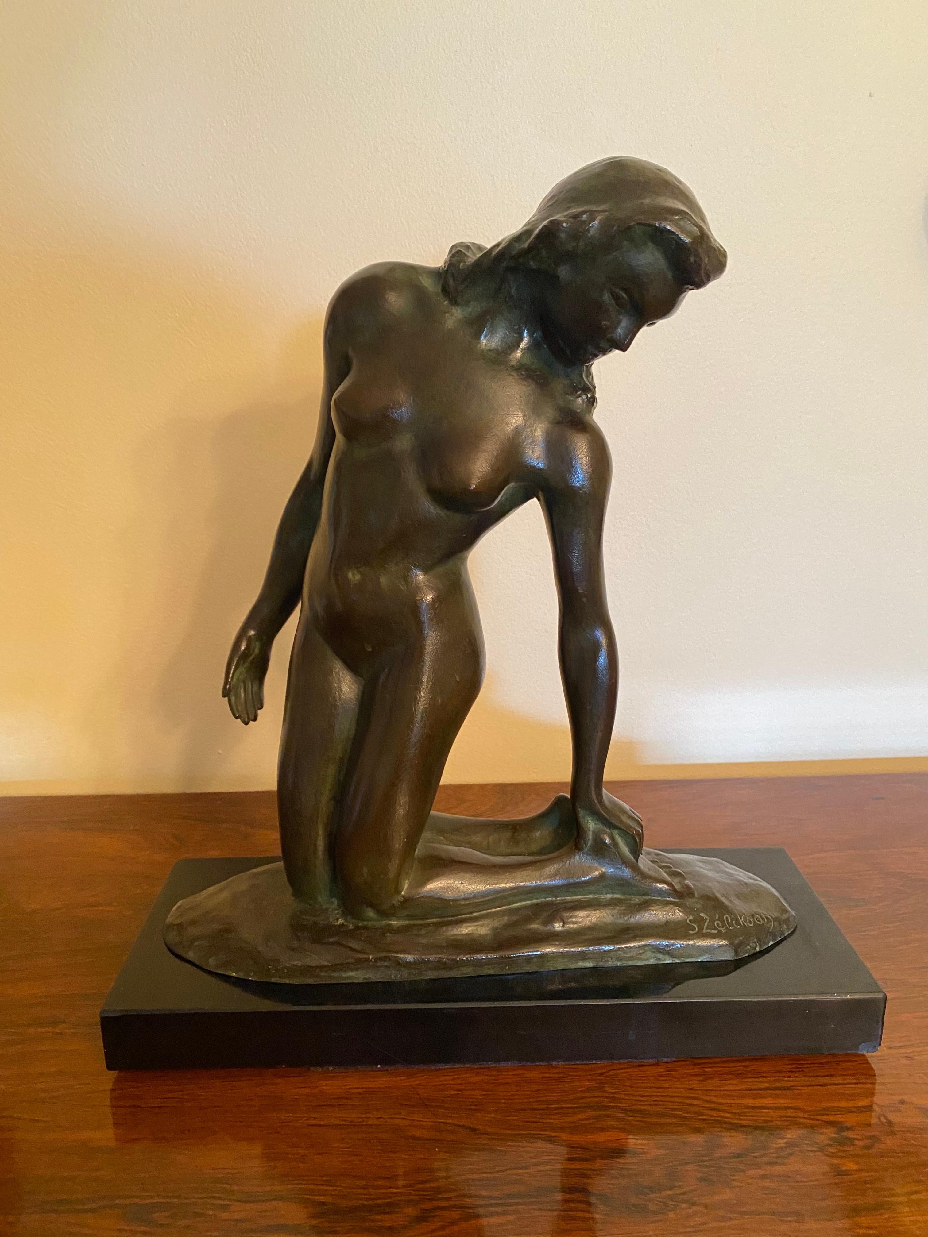Kneeling Nude - Sculpture by Serge Zelikson