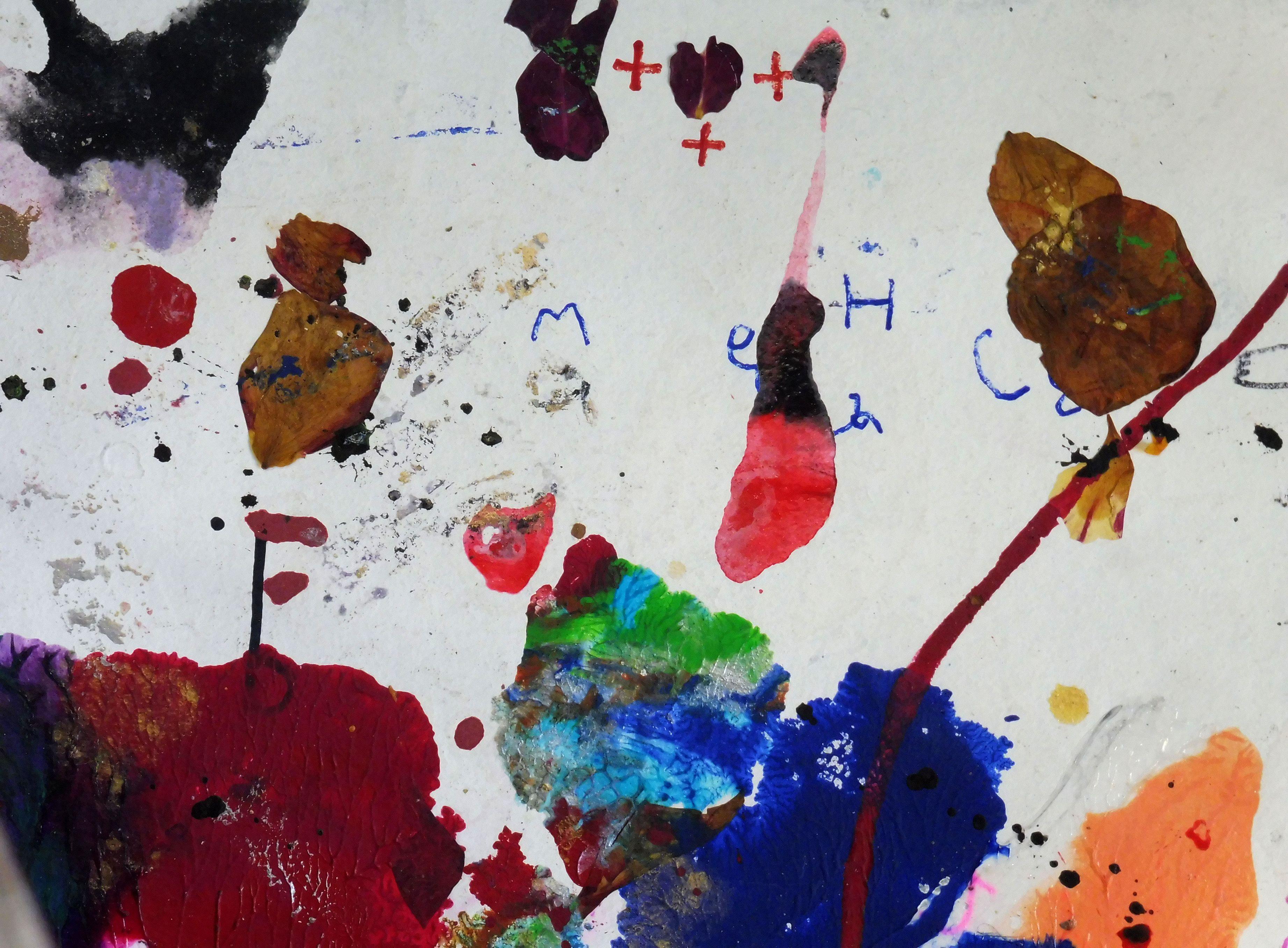 Asemische Schrift, Zeichnungen, Farben und echte Pflanzen.    Acrylfarben, Rotwein, Marker, Sprühfarbe, Aquarellfarbe,  trocken gepresste Rosenblüten, dray gepresste Datura-Blüte, Wachsspray auf grundiertem Industriepapier. Fertig zum Aufhängen mit