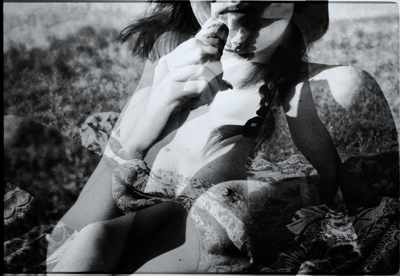 Sergey Melnitchenko Nude Photograph – „When I Was A Virgin“  Weiblicher Akt Kunstfotografie des 21. Jahrhunderts