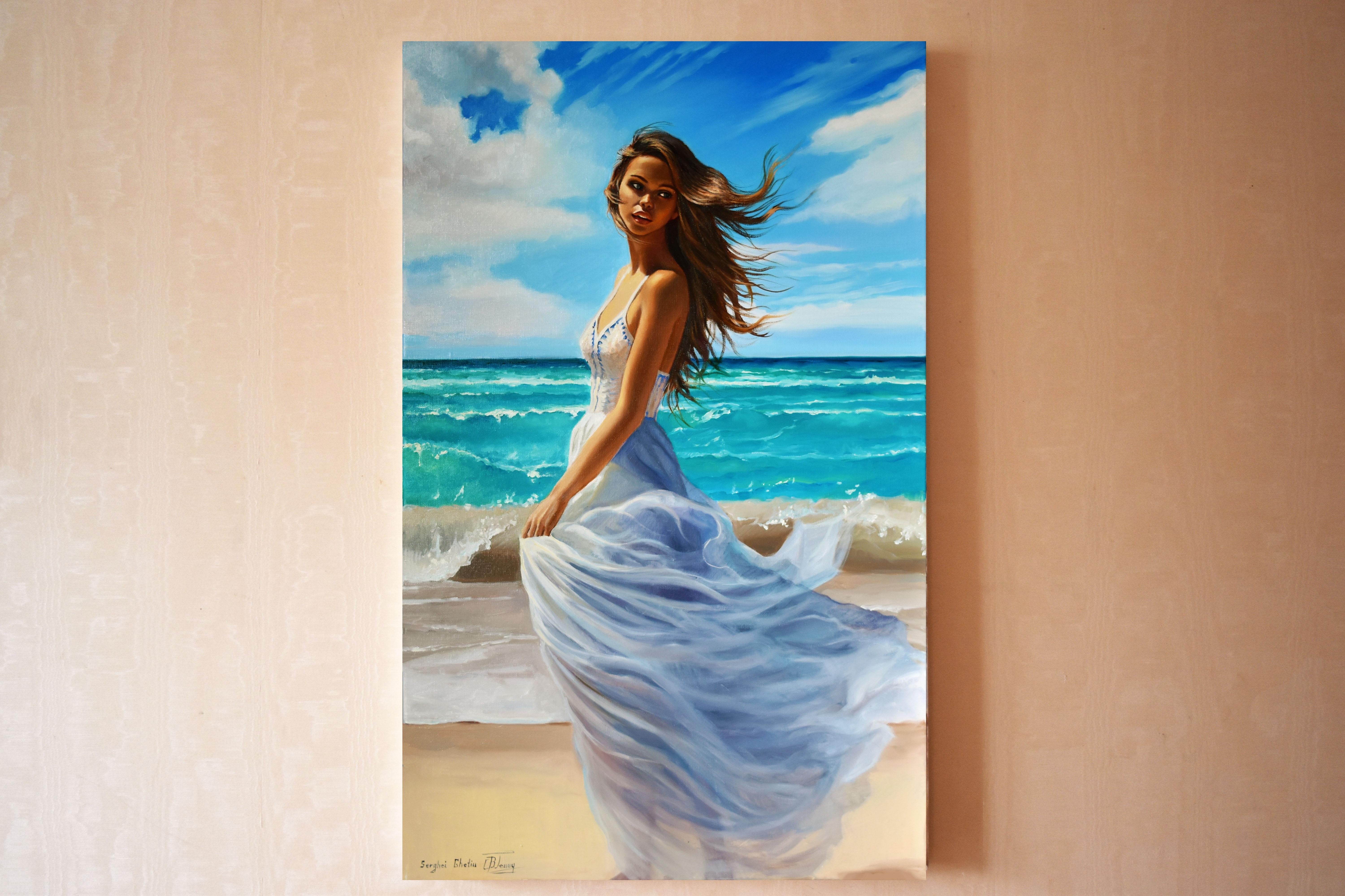 Portrait d'une jeune fille ensoleillée et contrastée au bord de la mer. Les belles vagues de la mer s'écrasent sur la côte. Le vent marin joue avec les cheveux. Une œuvre d'art qui fait entrer l'été et la mer dans votre maison tout au long de