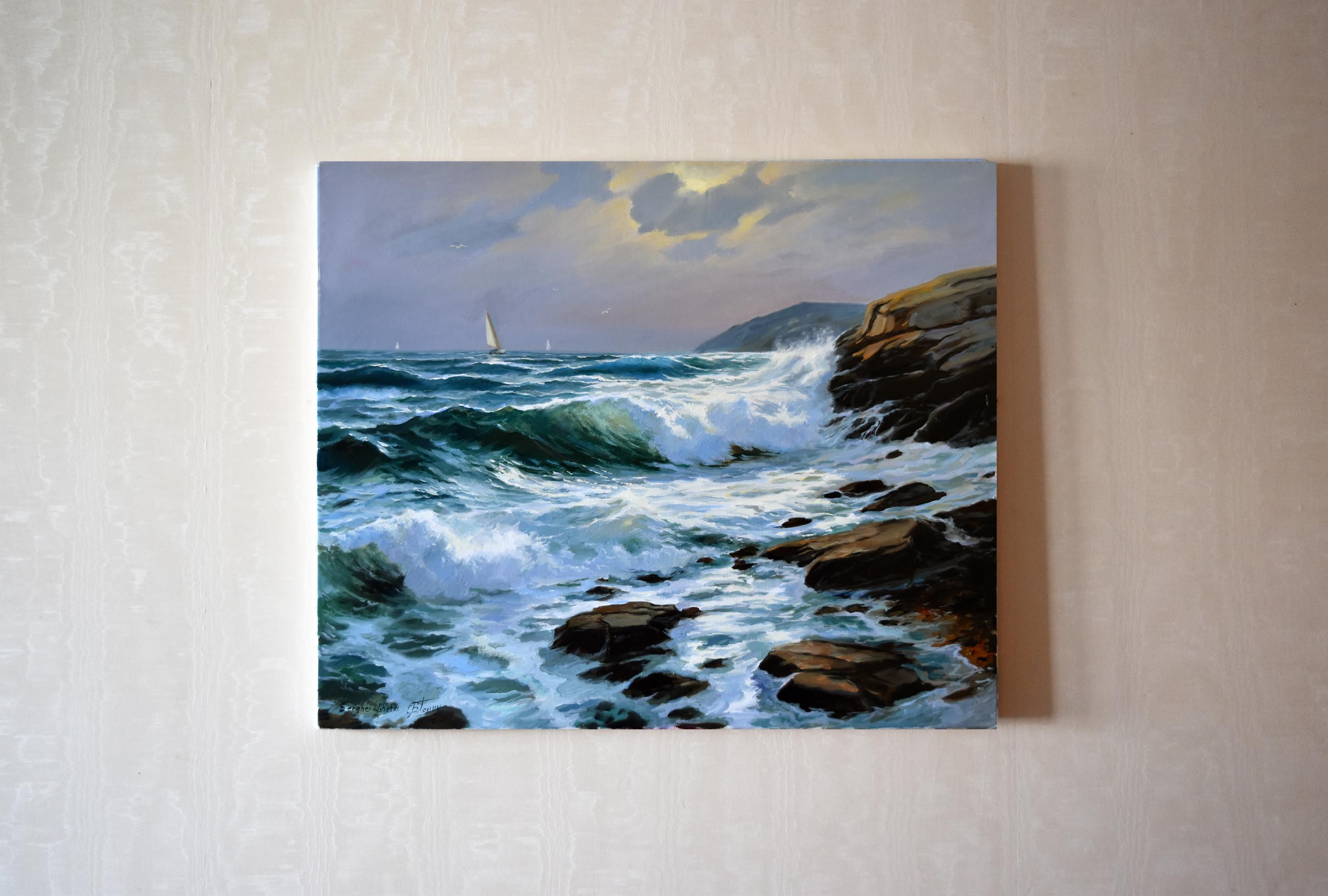 In questo pezzo ho catturato la forza cruda e la bellezza serena del mare che incontra le scogliere frastagliate, fondendo la luce e l'emozione dell'impressionismo con i dettagli del realismo. L'infrangersi delle onde e le vele lontane evocano