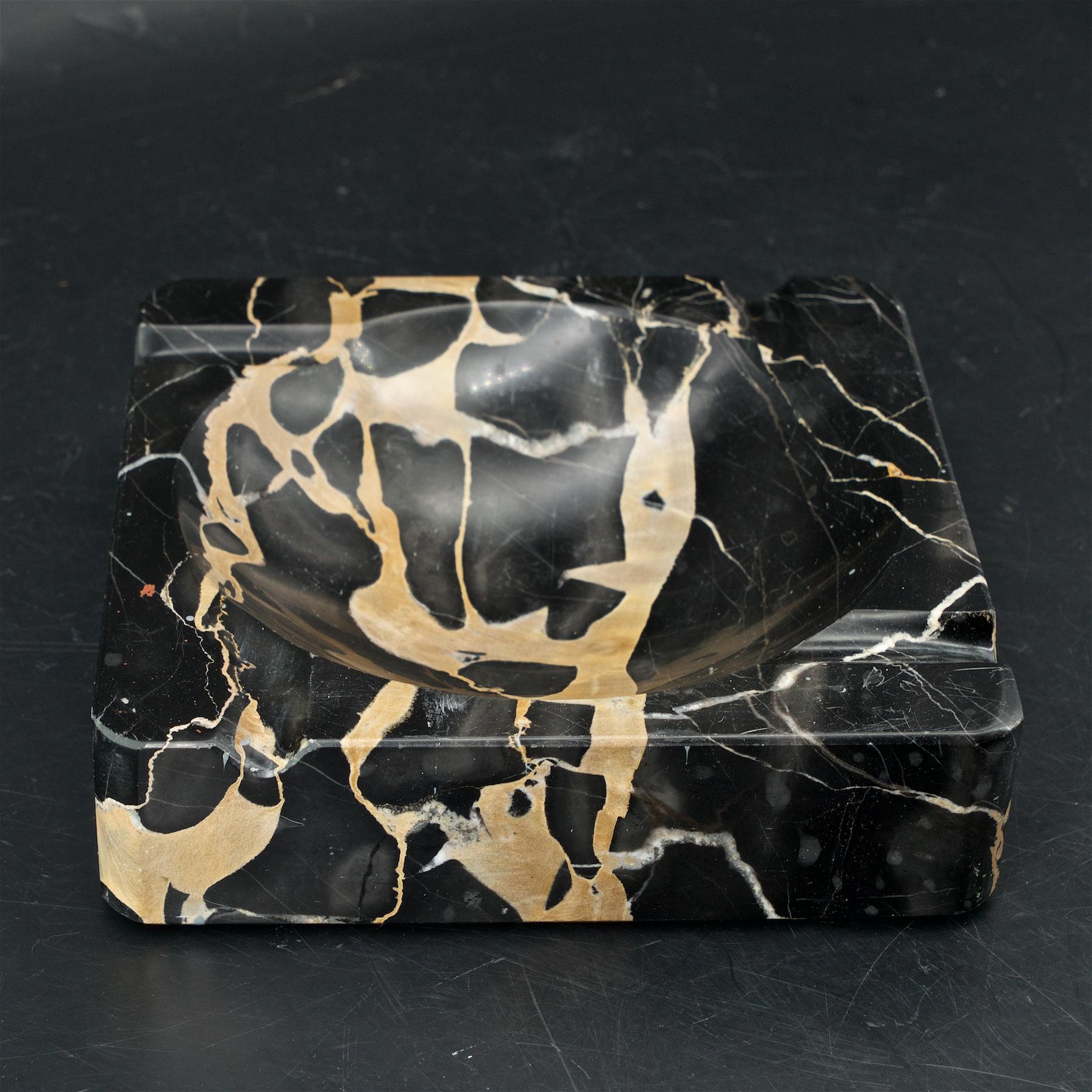 In the manner of the designer Sergio Asti. Ashtray in rare Italian portogold ribbon marble. Luxurious, solid and very heavy.
  