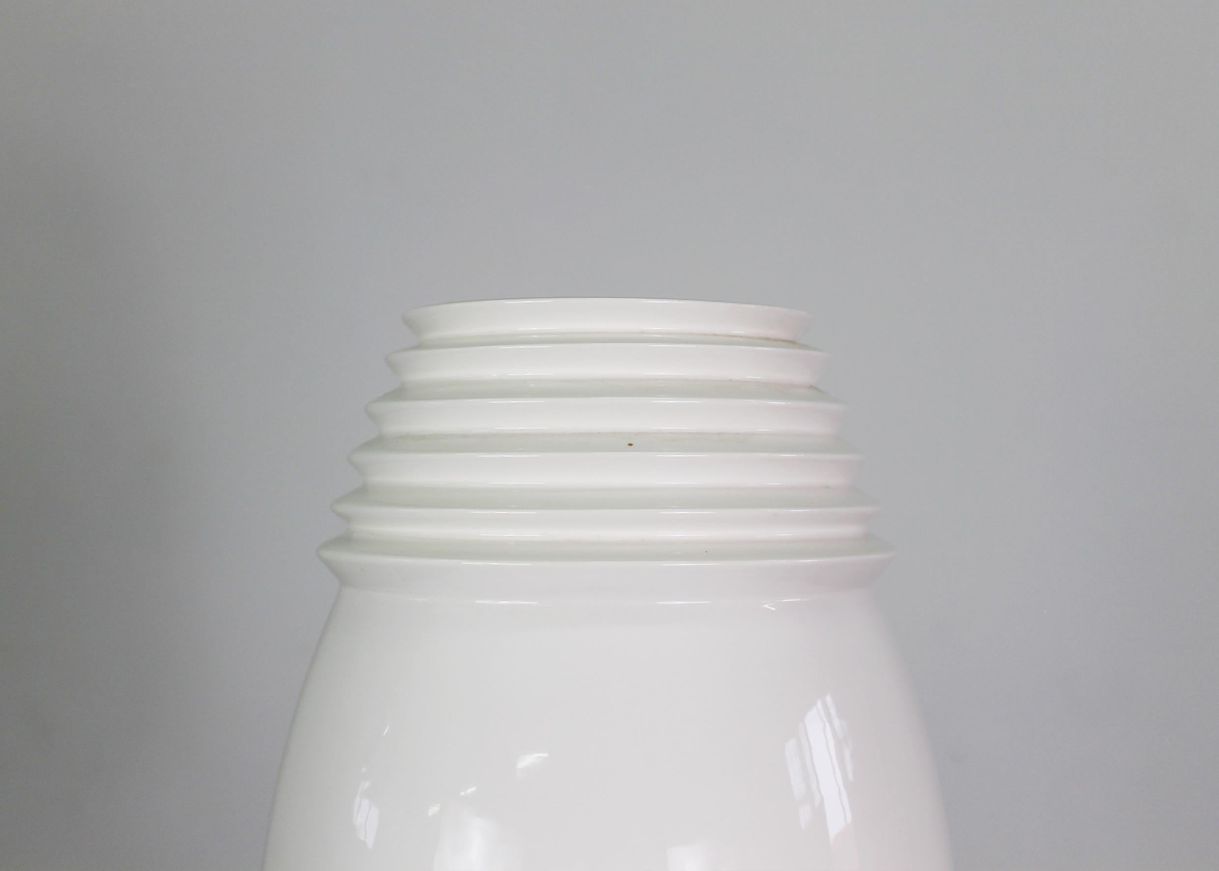 Sergio Asti Jarrón BBK de cerámica esmaltada blanca Fechado en los años 80 Prueba de autor Esmaltado en venta