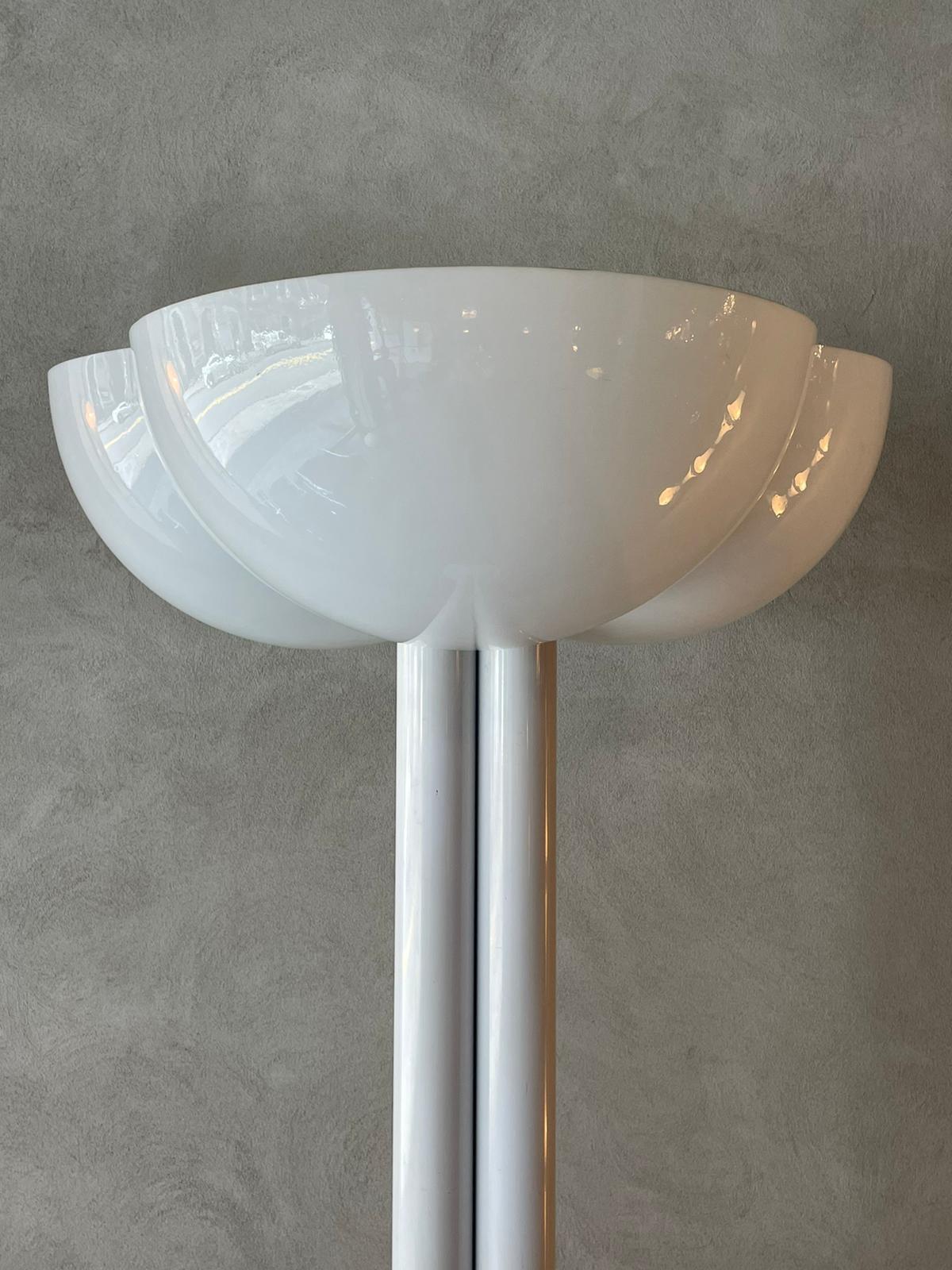 Mid-Century Modern Sergio Asti Bilumen Trifoglio White Metal Plexiglass Floor Lamp Italy 1970