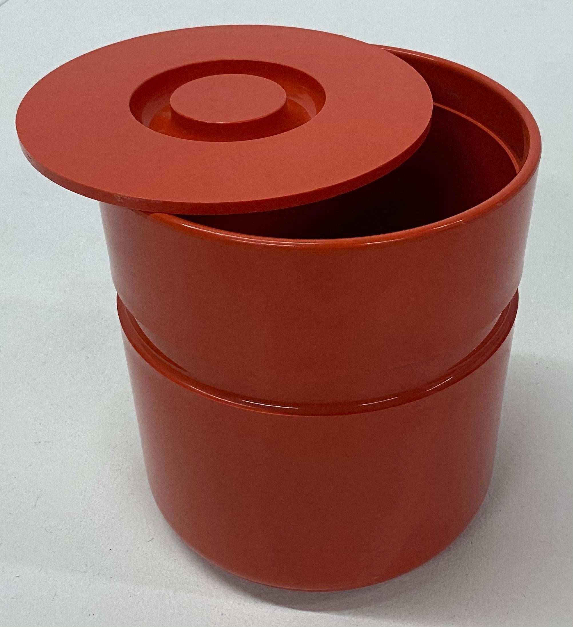 Red plastic ice bucket with lid designed by Sergio Asti for Heller circa 1970s.