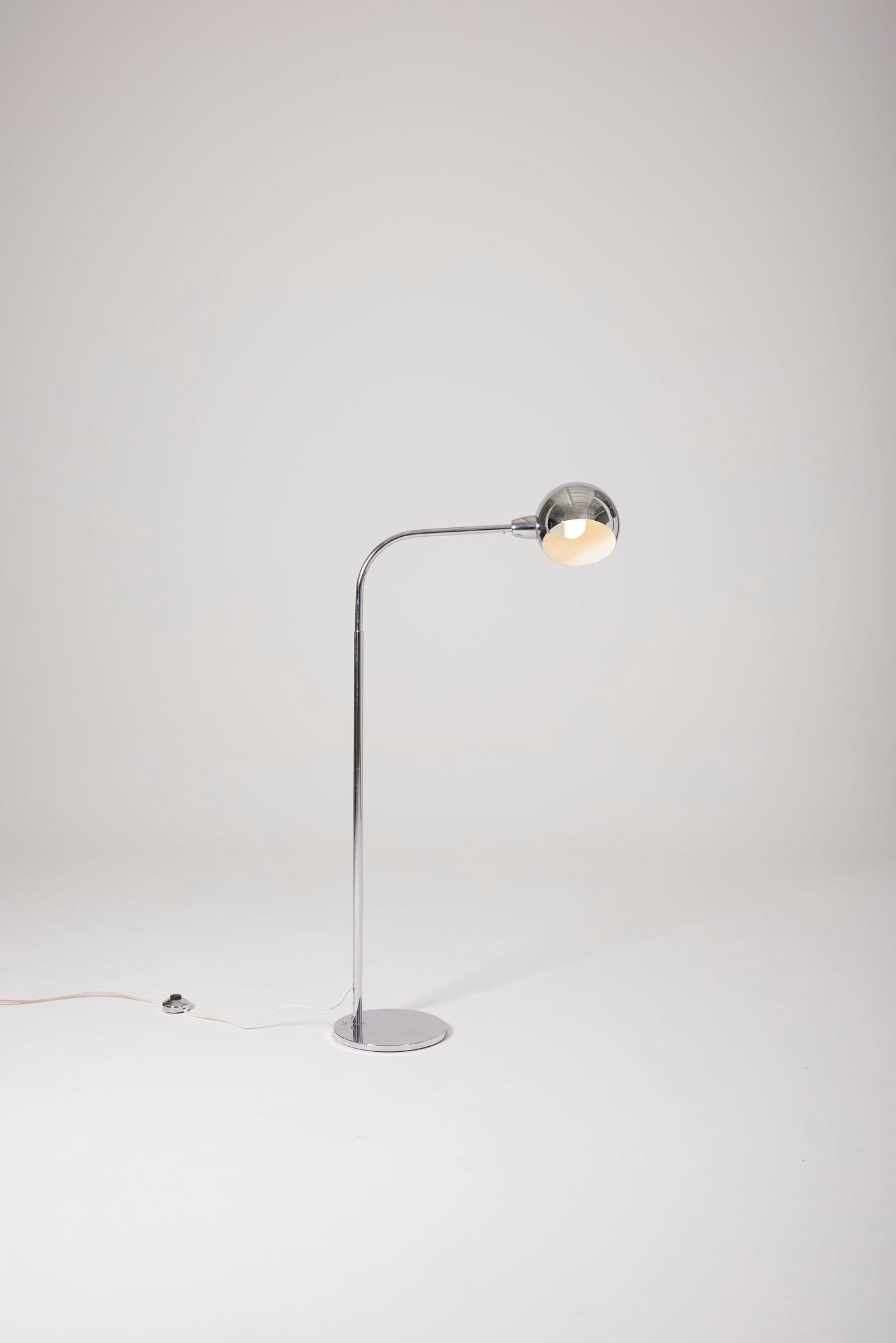 Chrome-plated metal floor lamp, Vinticinque Terra model, designed by Italian designer Sergio Asti and produced by Candle in the 1960s. The reflector rests on an adjustable base. In very good condition.
DV279