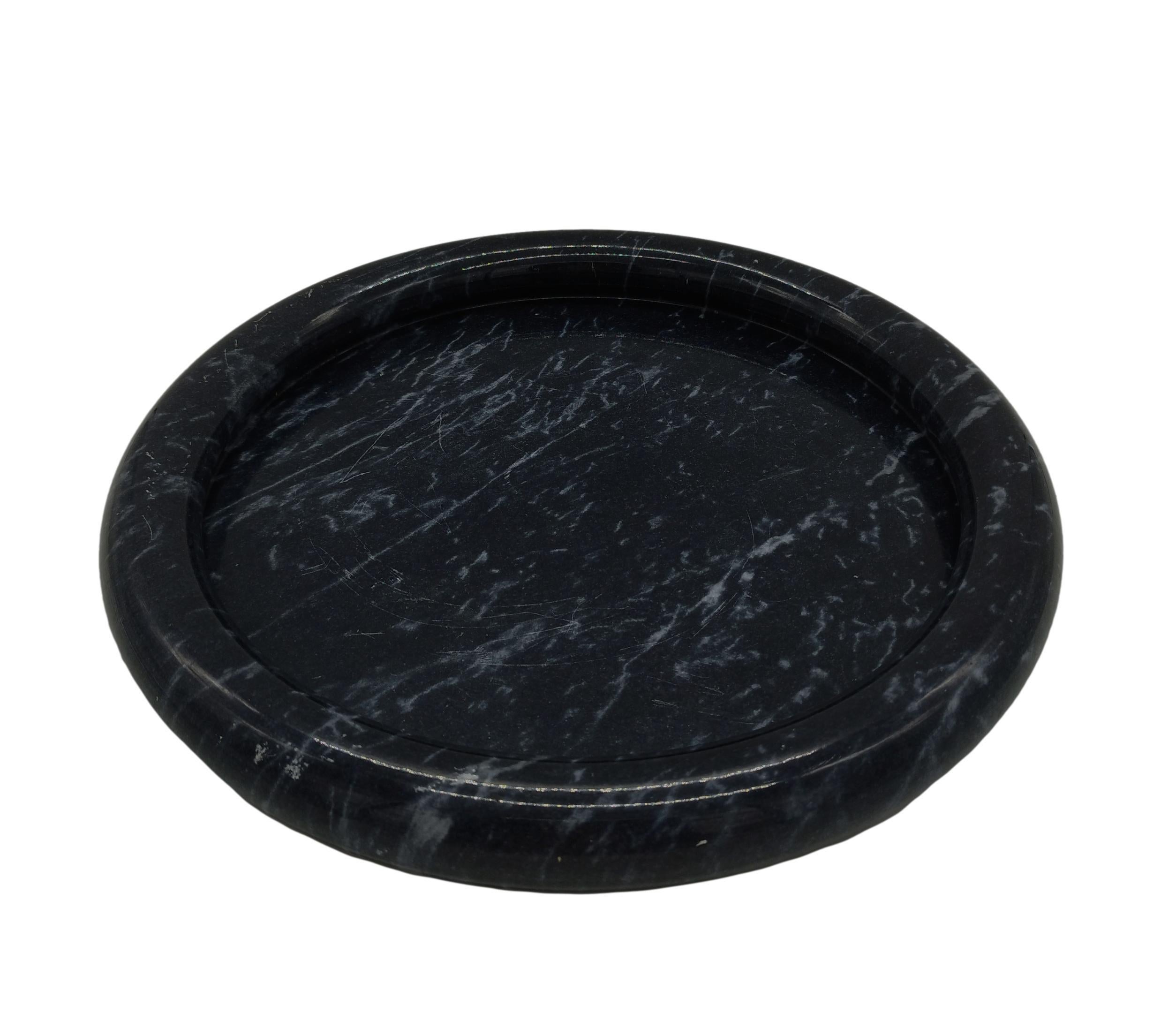 Marquinia black marble centrepiece/tray designed by Sergio Asti and manufactured by Up and Up, Italy, 1970s. Excellent condition consistent with age and use.