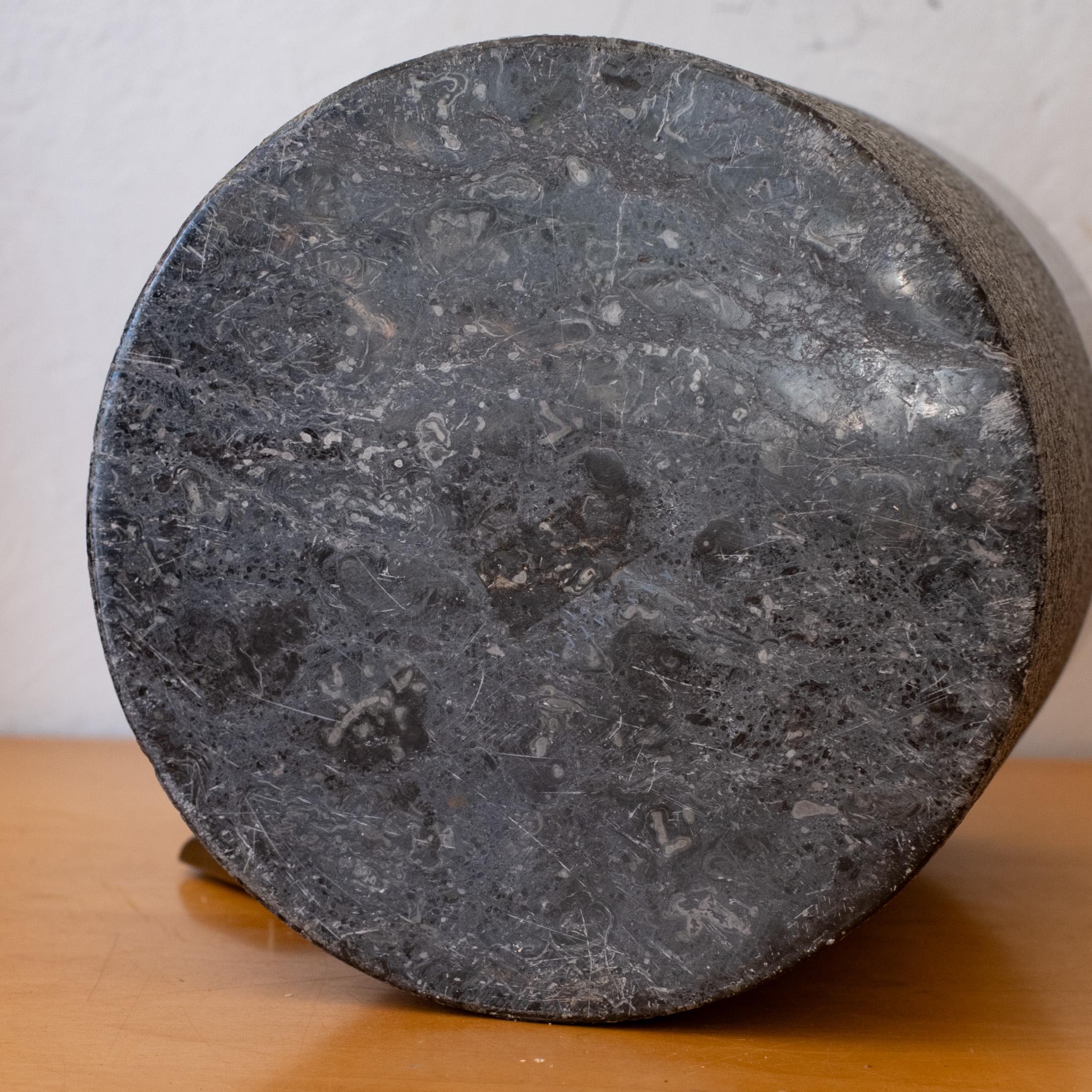 Sergio Asti für Up & Up Italienischer Abfallkorb oder Vase aus schwarzem Marmor im Angebot 3