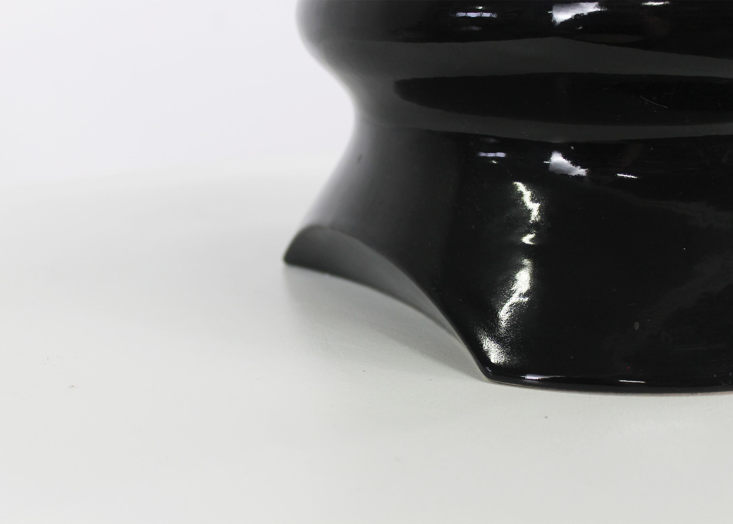 Sergio Asti Vaso Jaipur in ceramica smaltata nera datato anni '80 Prova d'autore In condizioni buone in vendita a Montecatini Terme, IT