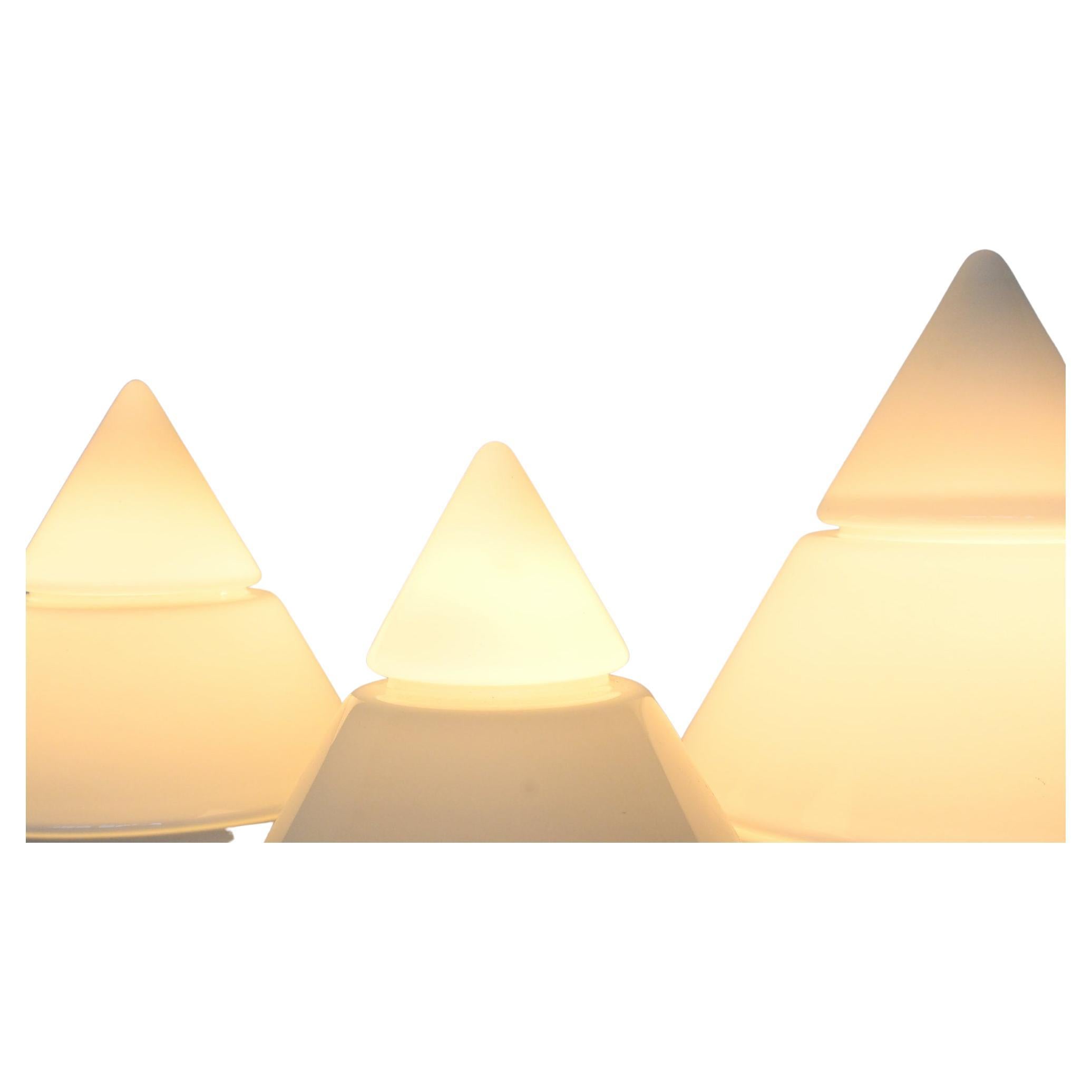 Beautiful set of three “Kilimanjaro” table lamps model D-2136 designed by Sergio Asti for RAAK Amsterdam, The Netherlands 1978. The name comes from a mountain area in Tanzania. This set consists of all three sizes which are available from this