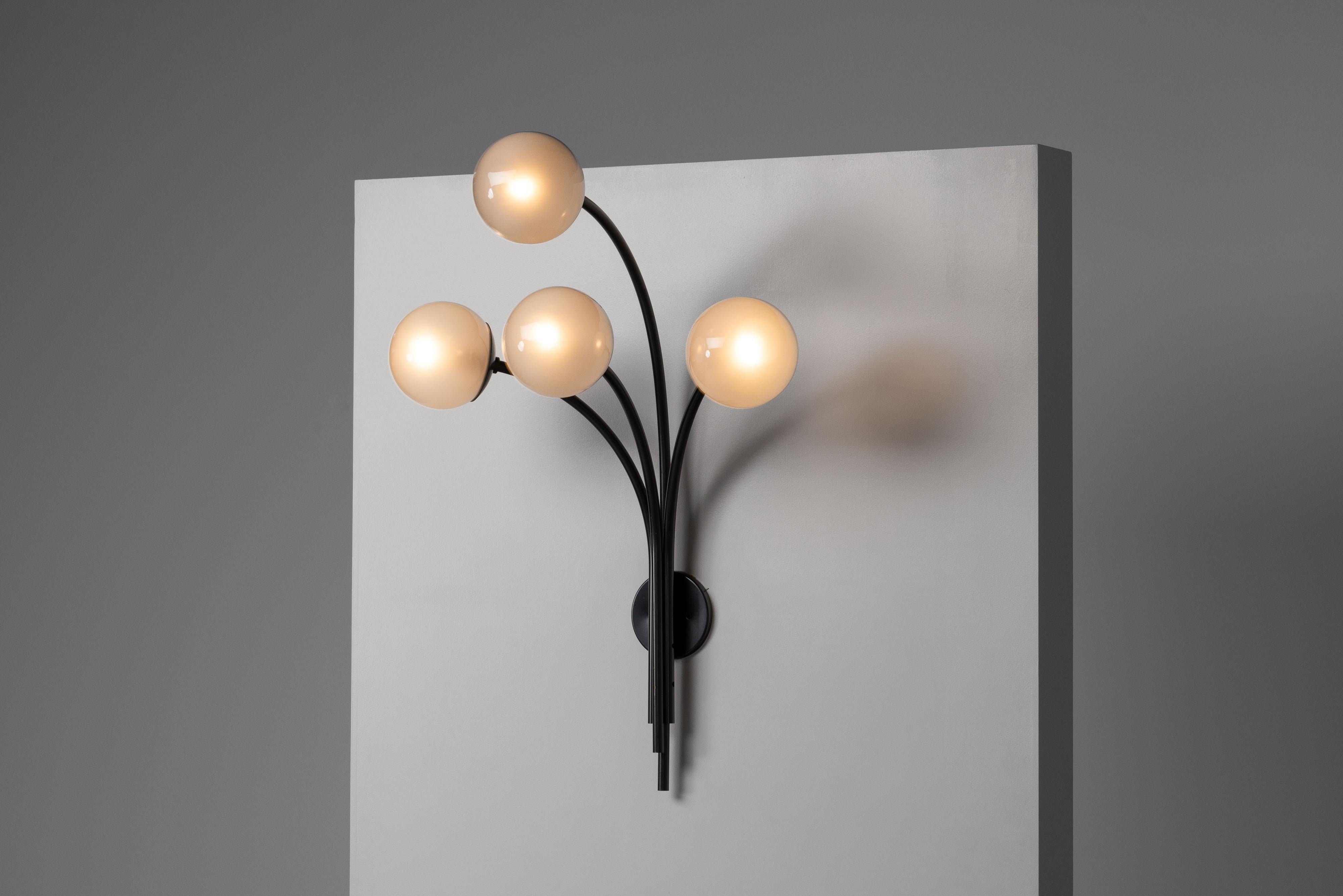 Rare large wall lamp model 257 designed by Sergio Asti and manufactured by Arteluce in Italy in 1966. Under the watchful eye of Gino Sarfatti, this lamp was brought to life. You can definitely see his influence in the design. The lamp has four arms,