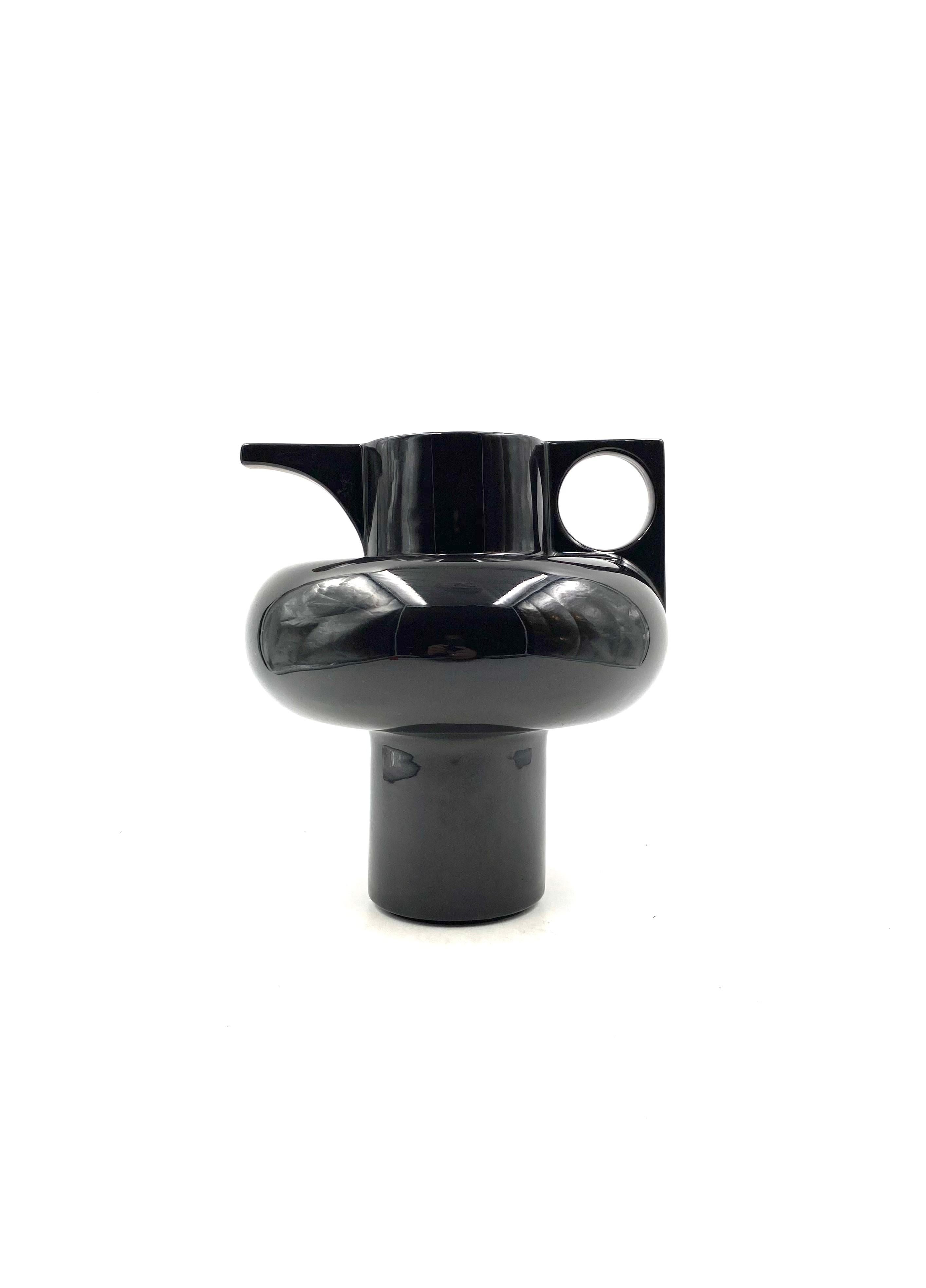 Space Age Sergio Asti, Modern black ceramic vase / pitcher, Cedit Italy 1969 For Sale