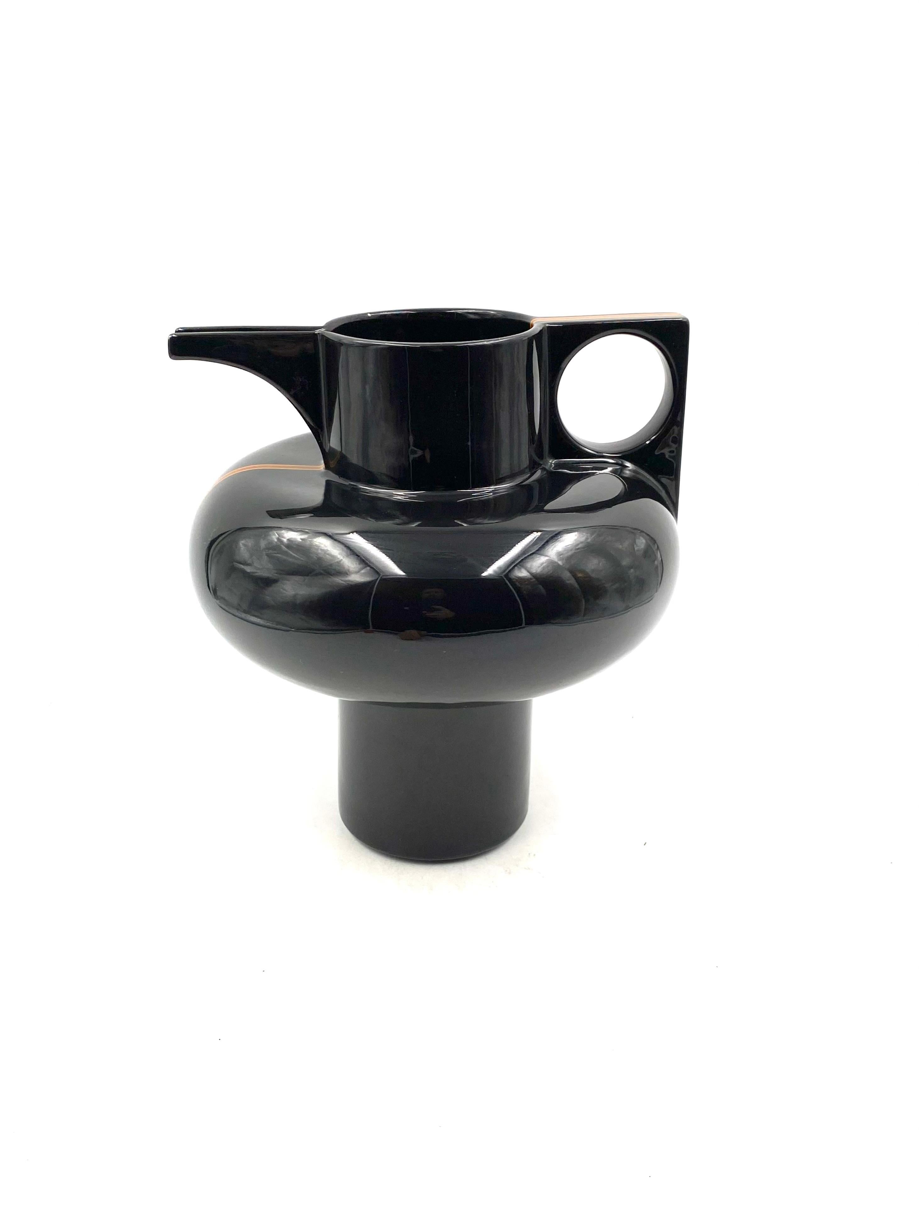 Sergio Asti, Modern black ceramic vase / pitcher, Cedit Italy 1969 In Good Condition For Sale In Firenze, IT