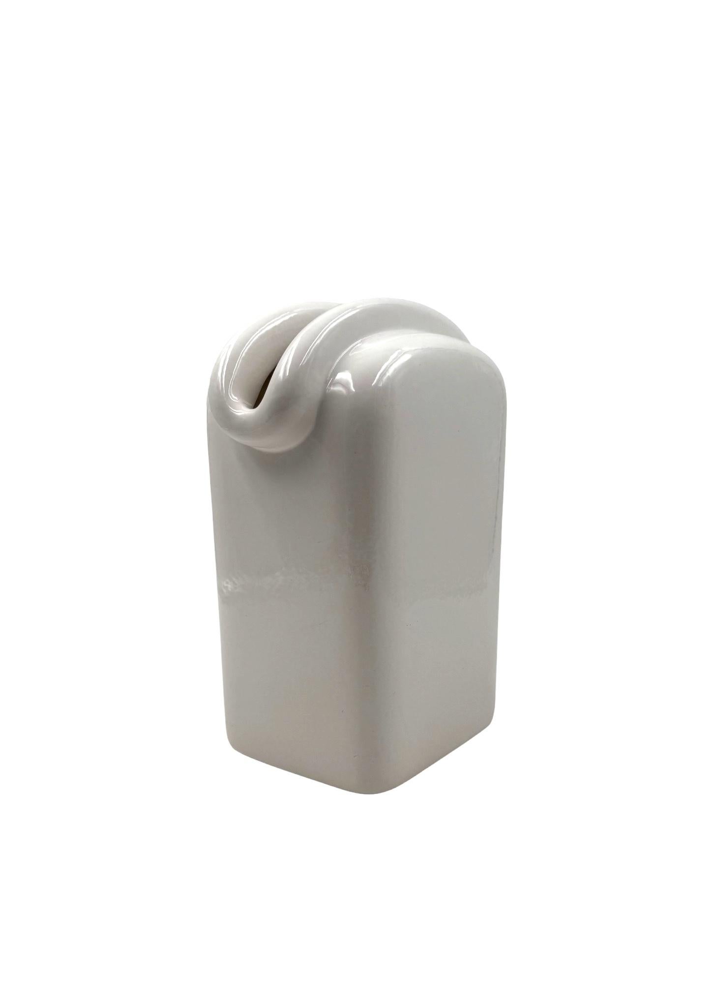 Sergio Asti, modern ceramic vase, Gabbianelli Italy ca. 1970 For Sale 7