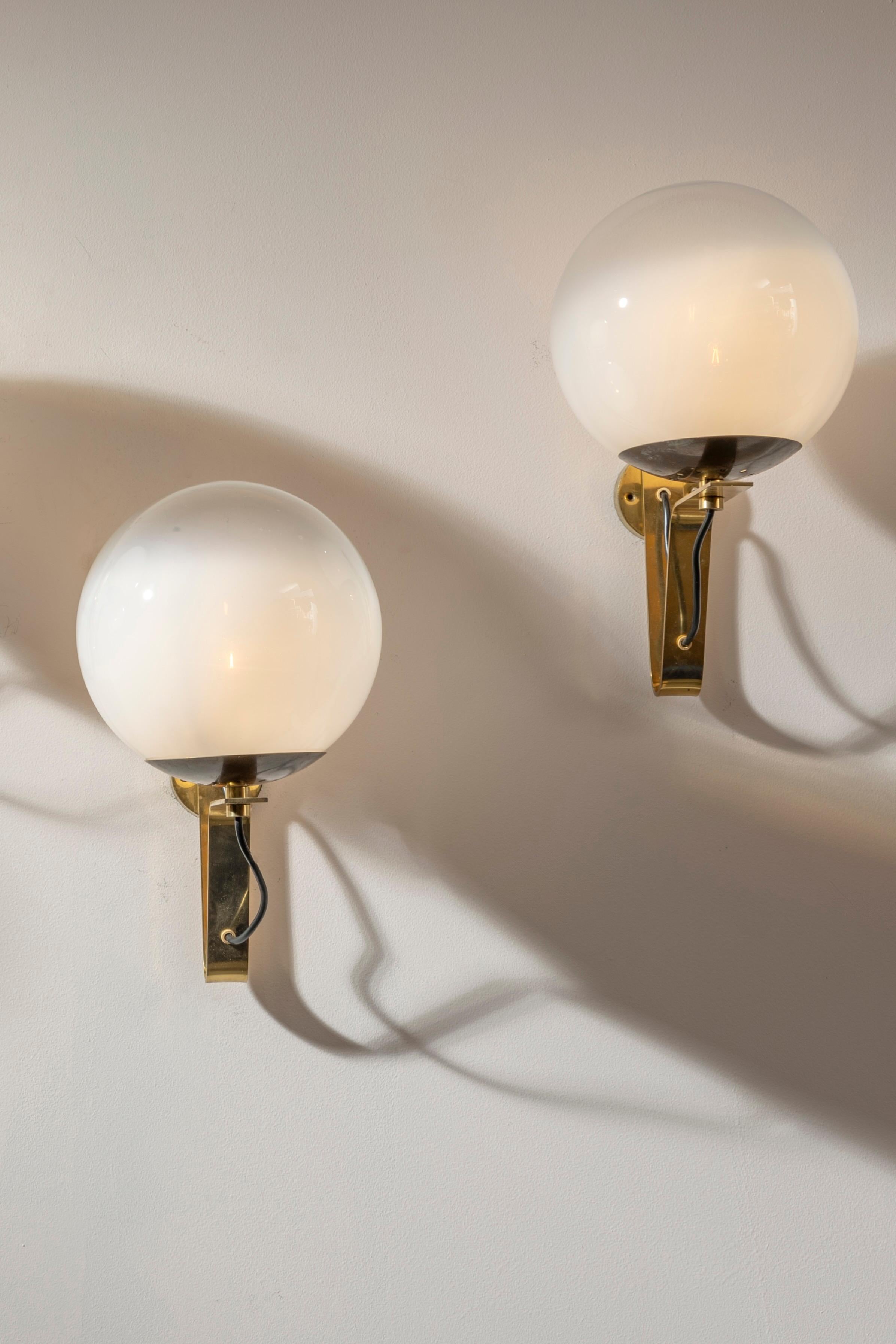 Mid-Century Modern Sergio Asti pair of Model B464 glass & brass wall lights by Candle, Italy 1960s For Sale