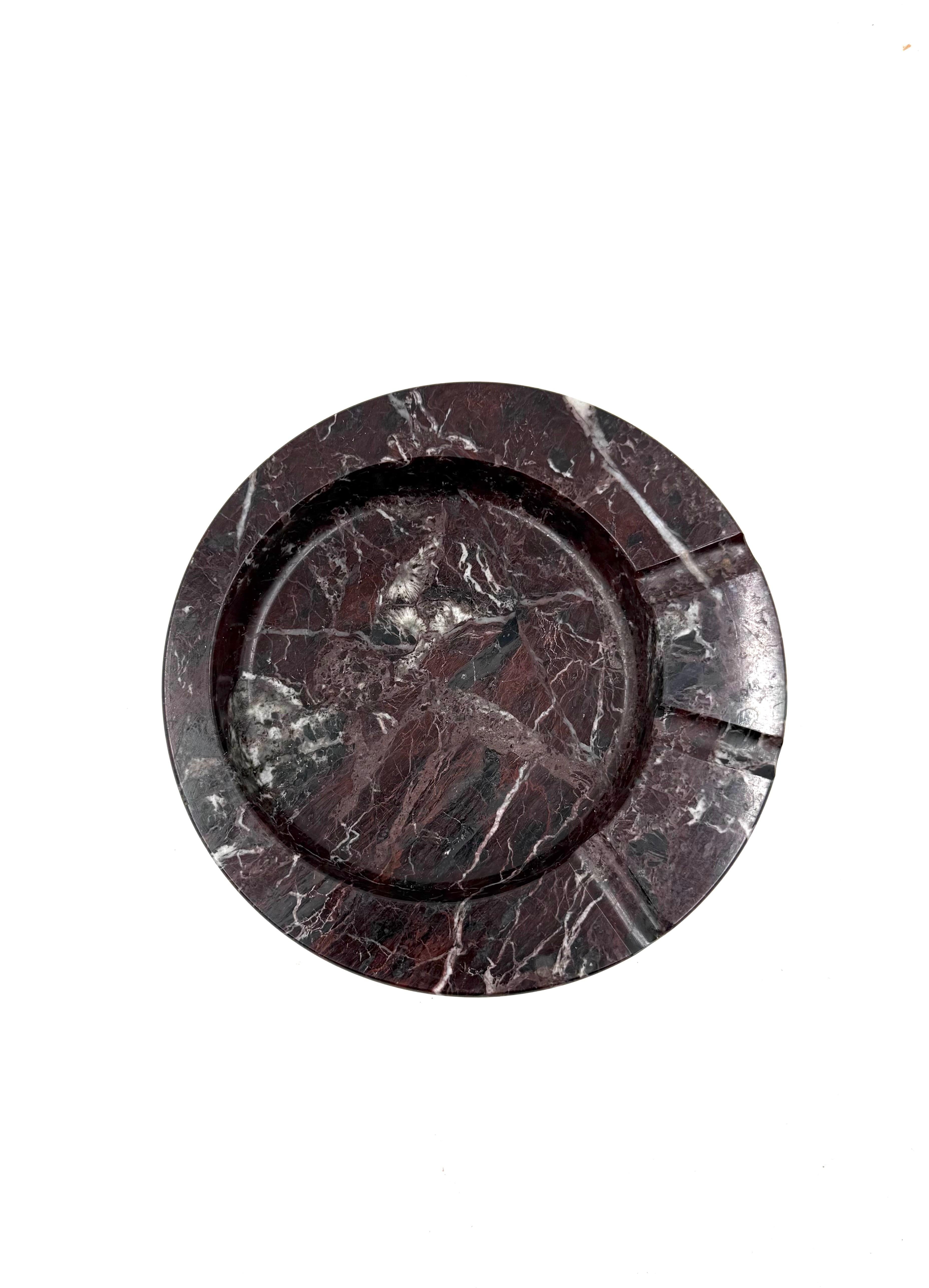 Sergio Asti, cenicero de mármol rojo Levanto, UP&UP Carrara Italia, 1970s en Excelente estado para la venta en Firenze, IT