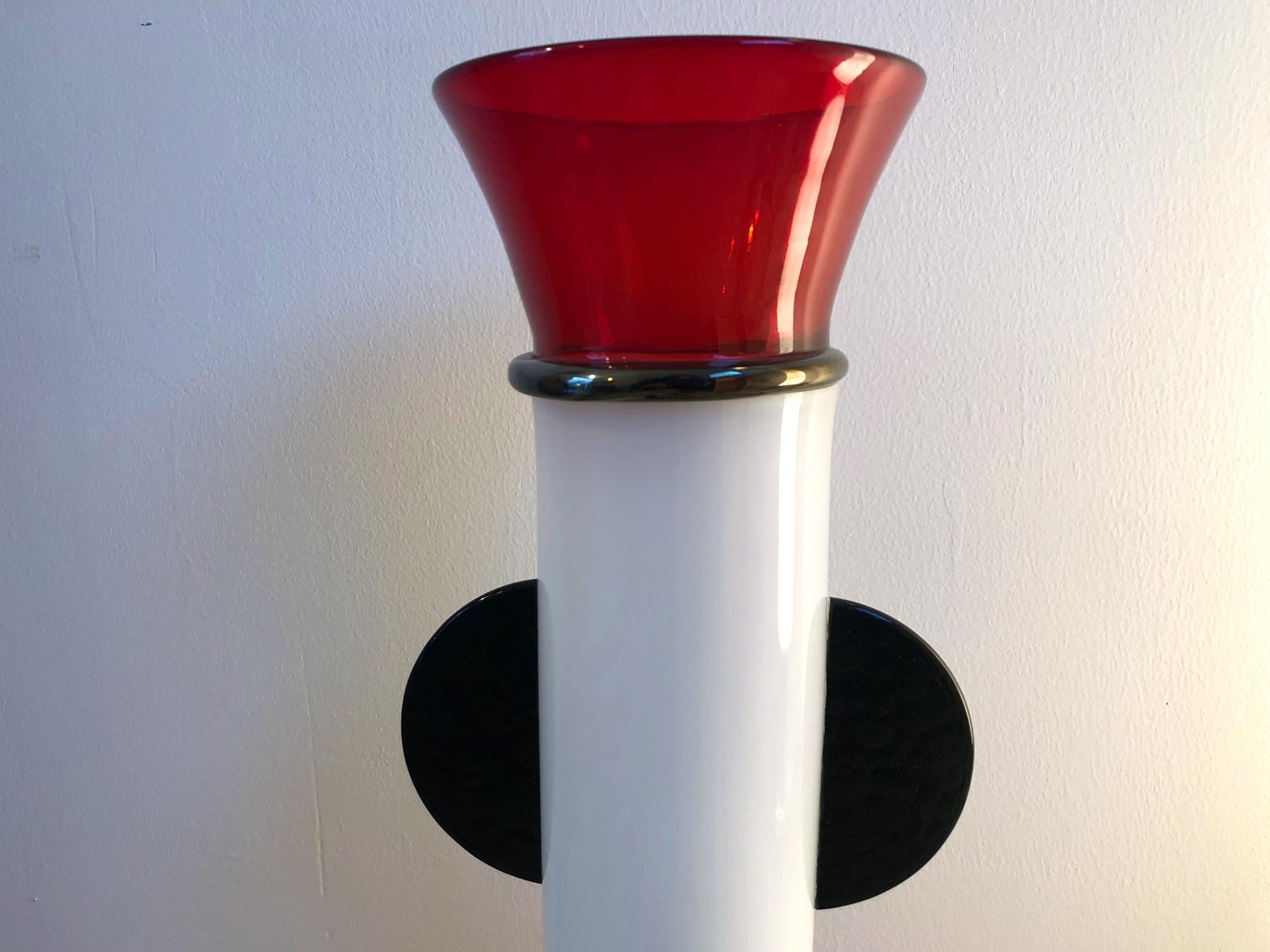 Late 20th Century Sergio Asti White Lattimo Red and Black 'Bidogale' Glass Vase for Vistosi, 1980s For Sale