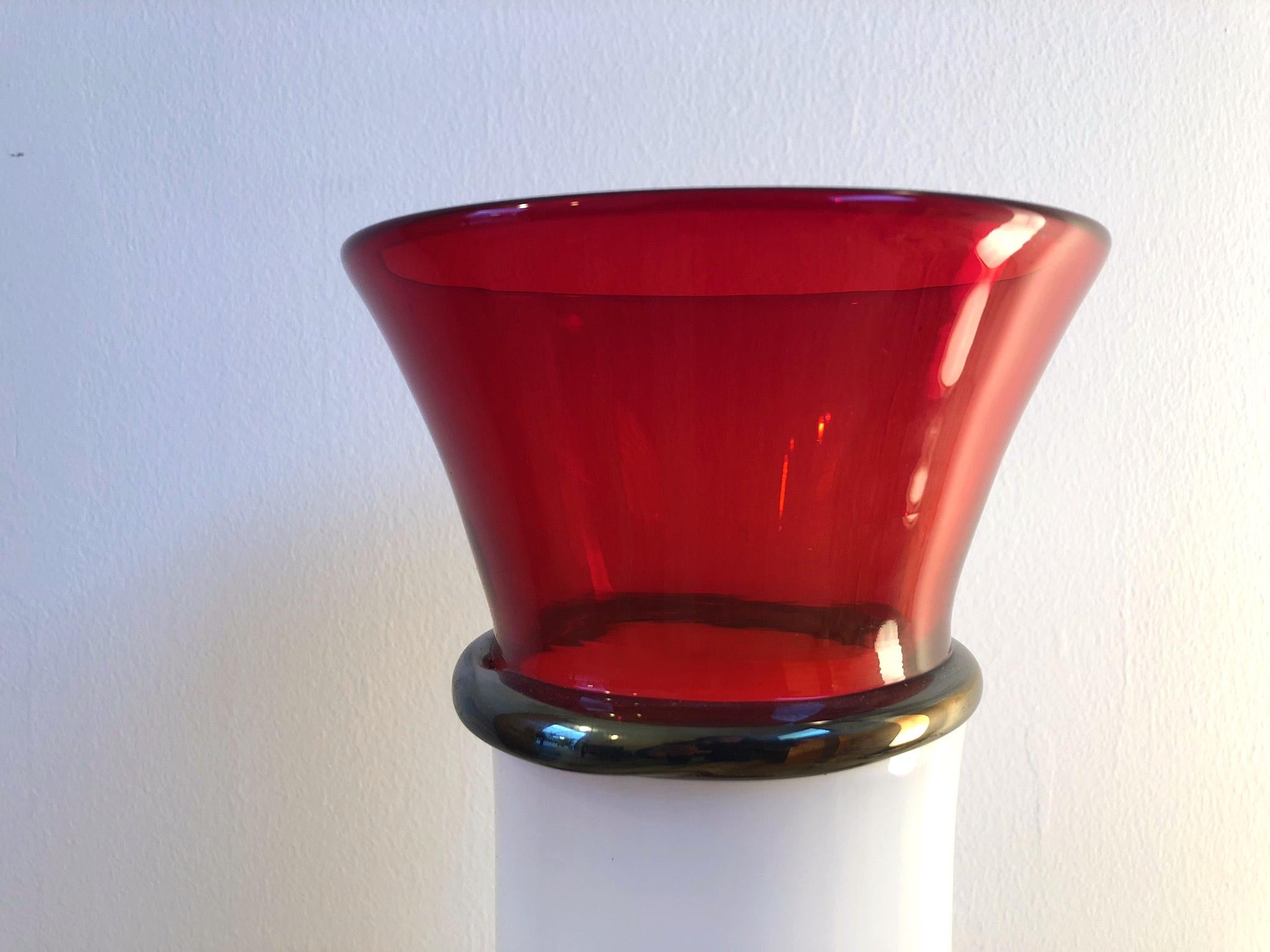 Sergio Asti White Lattimo Red and Black 'Bidogale' Glass Vase for Vistosi, 1980s For Sale 1