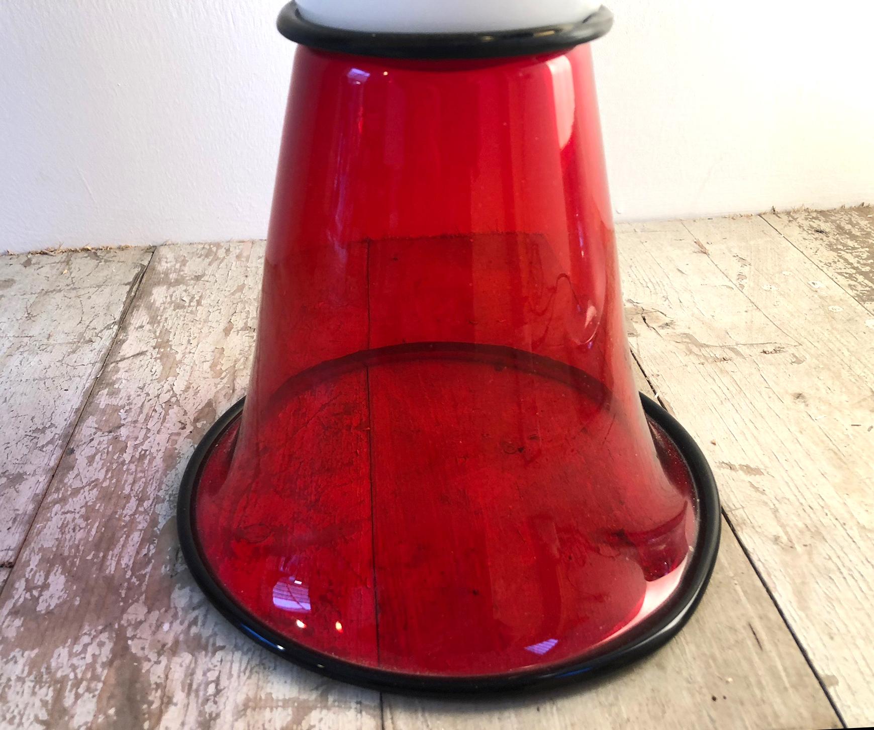 Sergio Asti White Lattimo Red and Black 'Bidogale' Glass Vase for Vistosi, 1980s For Sale 2