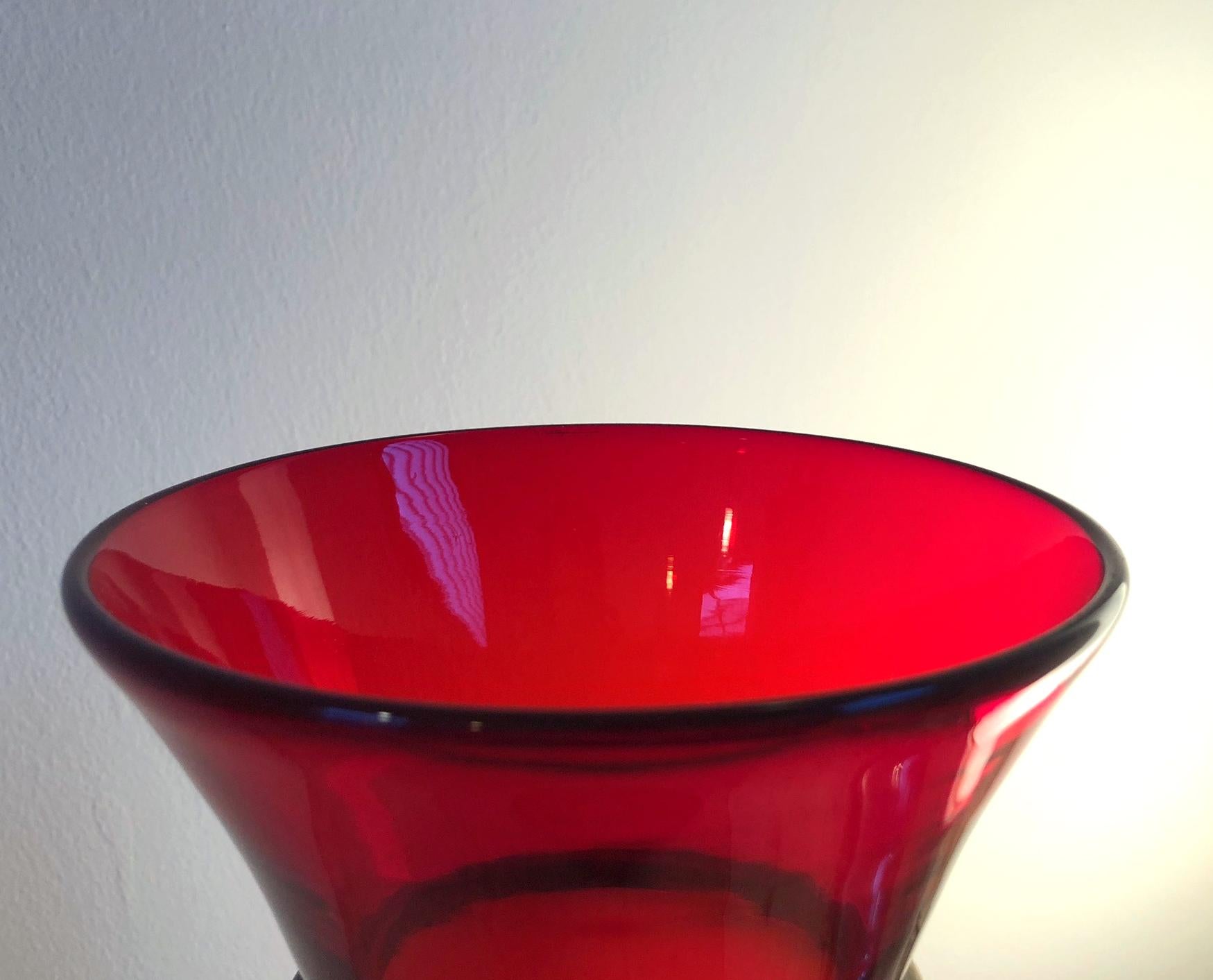 Sergio Asti White Lattimo Red and Black 'Bidogale' Glass Vase for Vistosi, 1980s For Sale 3