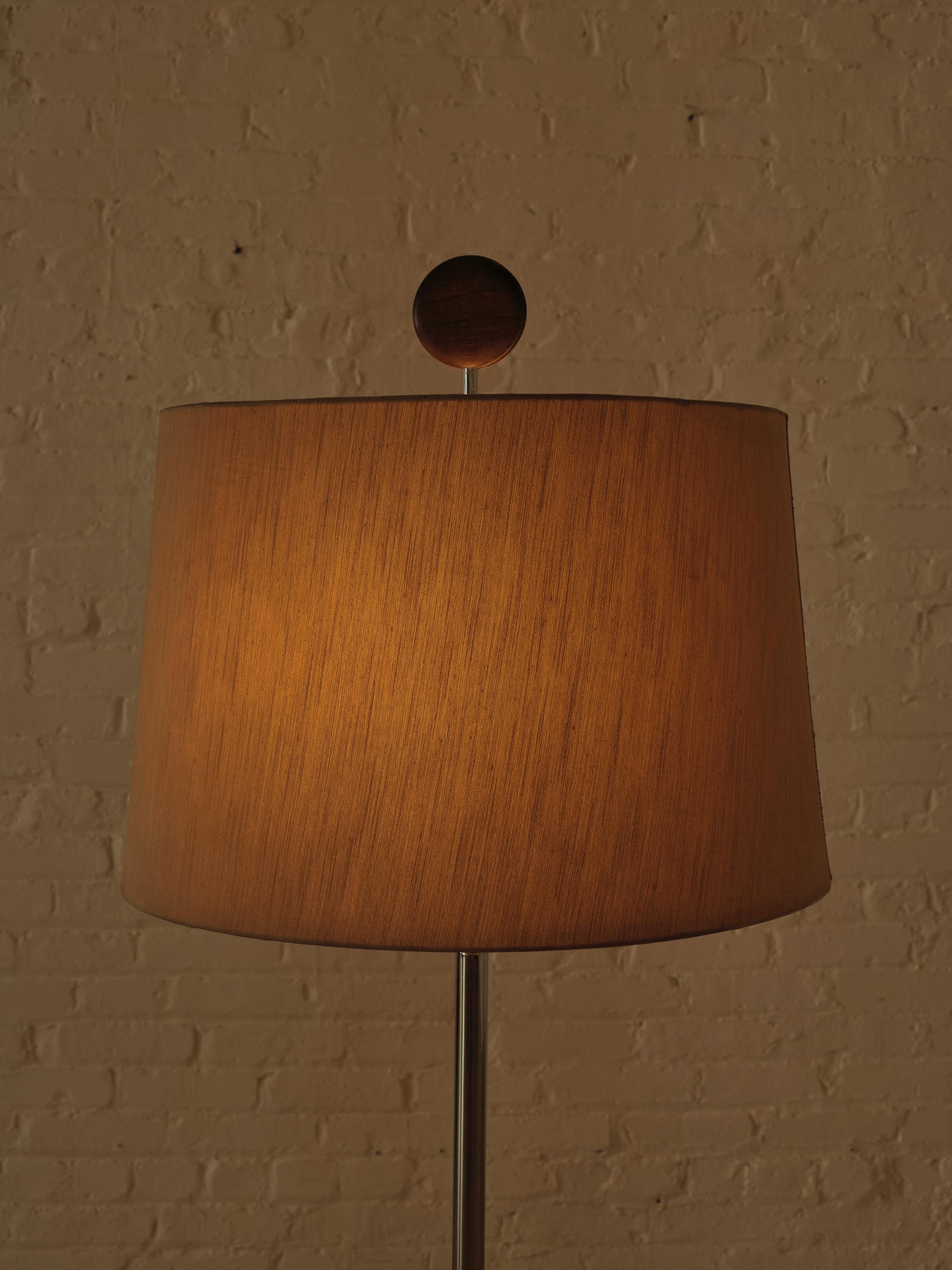 Sérgio Augusto Floor Lamp by Sergio Rodrigues In Good Condition For Sale In Long Island City, NY