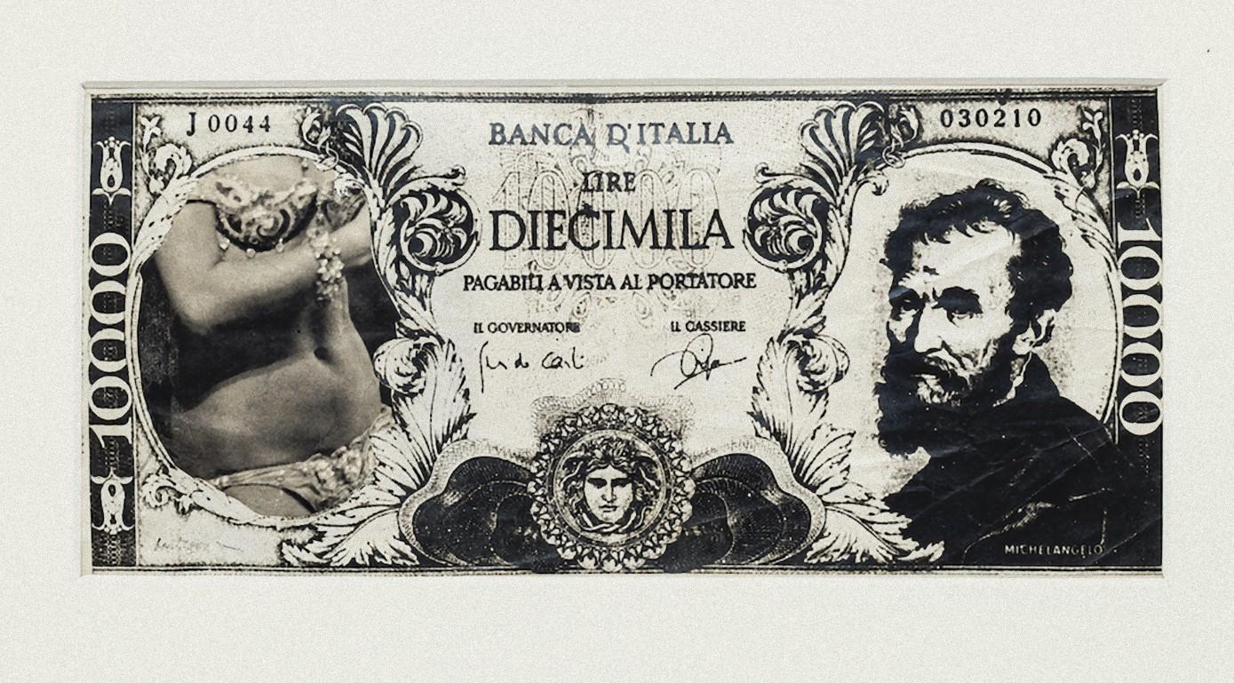 Diecimila Lire ist eine originelle Fotokopie und Collage, die von Sergio Barletta realisiert wurde.

Signiert unten links.

In gutem Zustand. 

Hier stellt das Kunstwerk die italienische Banknote von zehntausend Lire mit Collage dar, der Künstler
