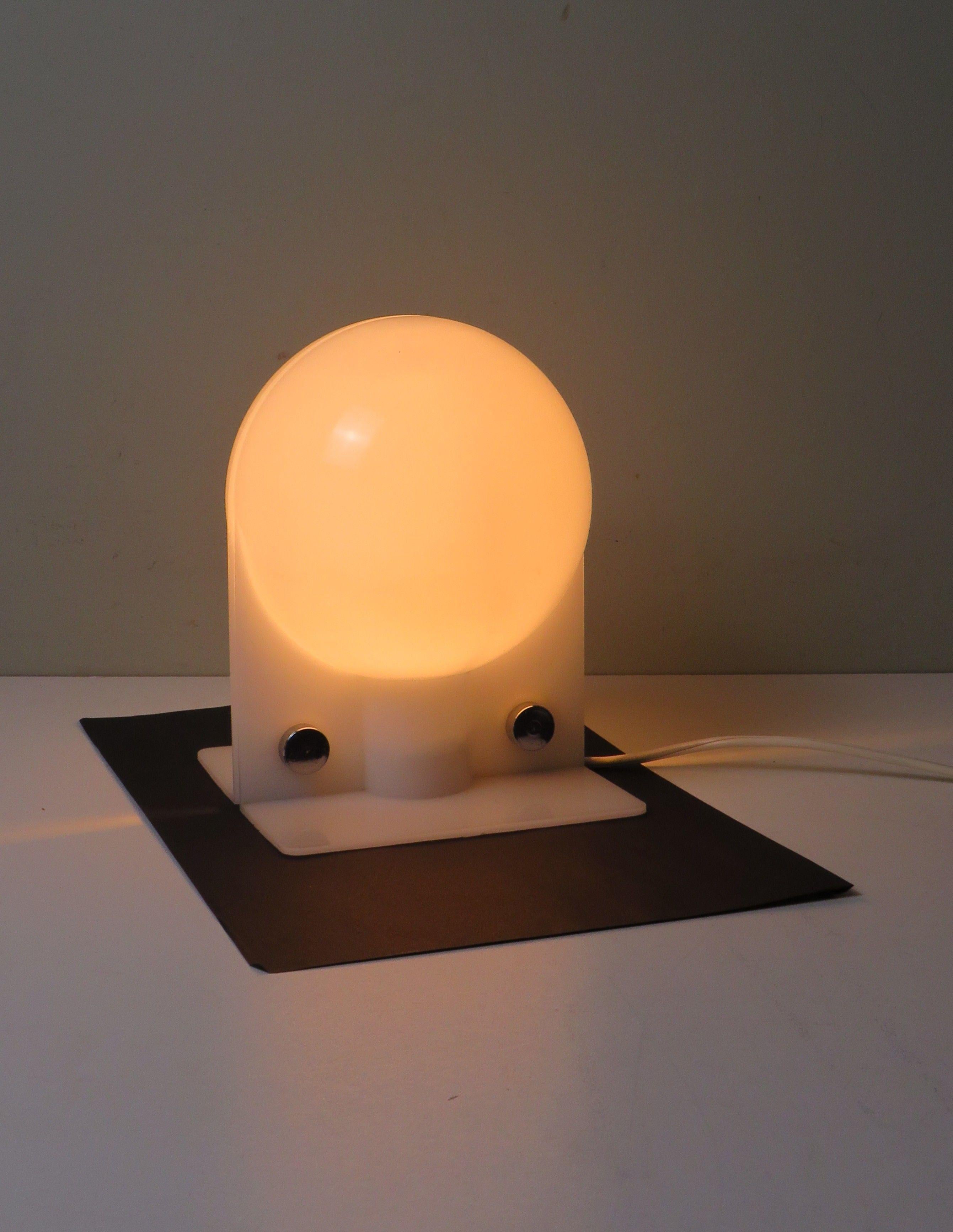 A rare and exquisitely preserved example of 1970s Italian design, this Sergio Brazzoli Siro lamp for Guzzini lamp embodies the refined minimalism of the Space Age movement. The spherical diffuser in white plastic, secured with polished chrome
