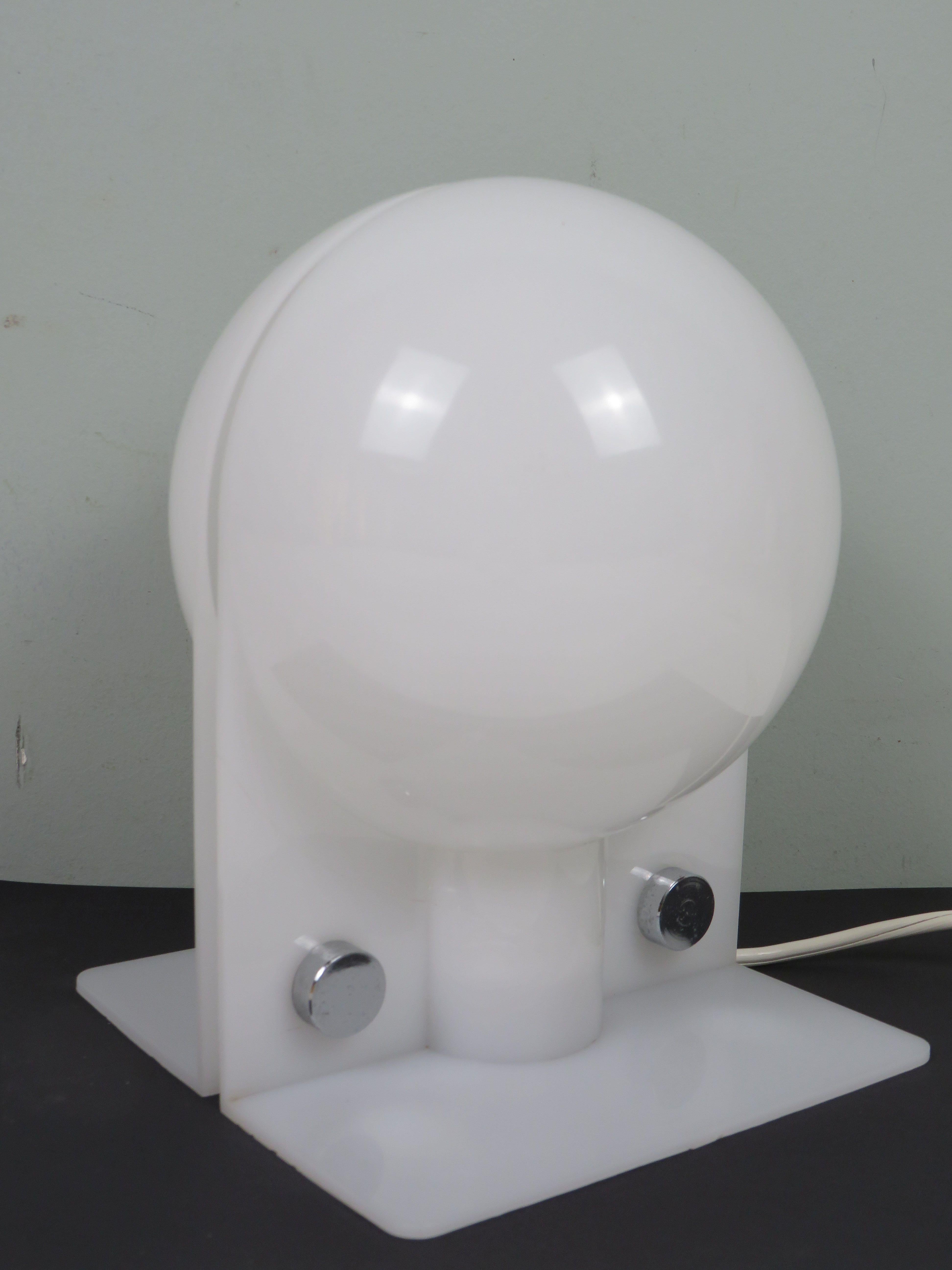 Sergio Brazzoli for Guzzini, Iconic 1970s Space Age Table Lamp, Italy siglo XX en venta