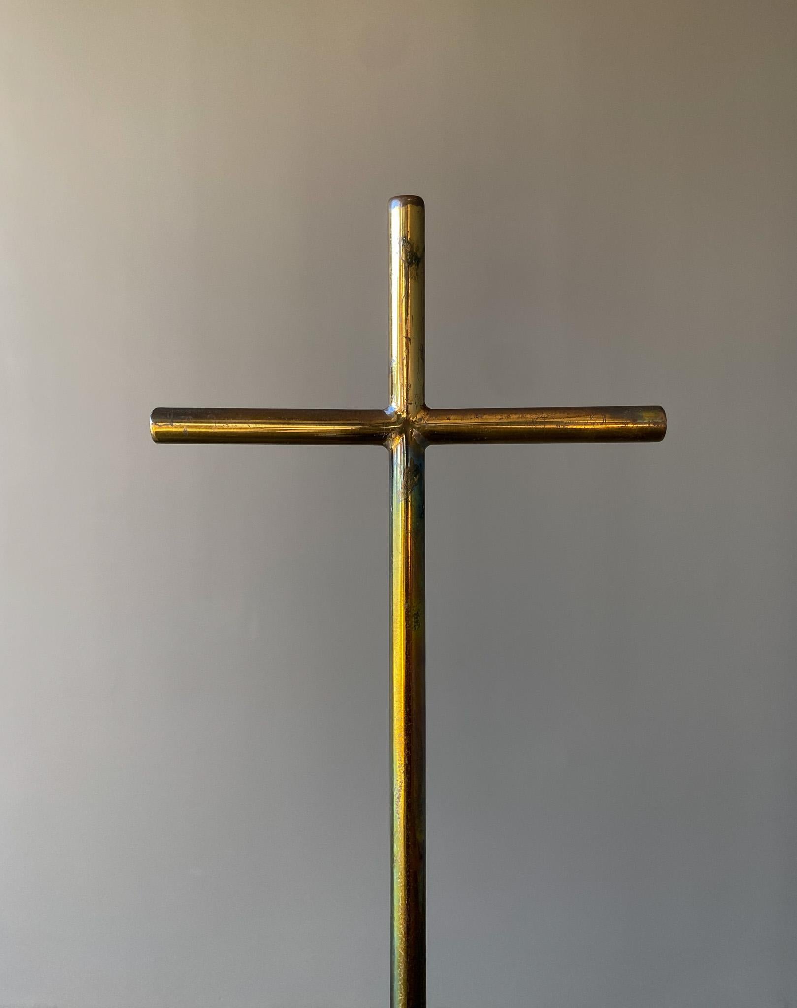 Sergio Bustamante Brass Easel, Stand, Display for Sculptures, Mexico, 1970's  In Good Condition For Sale In Costa Mesa, CA