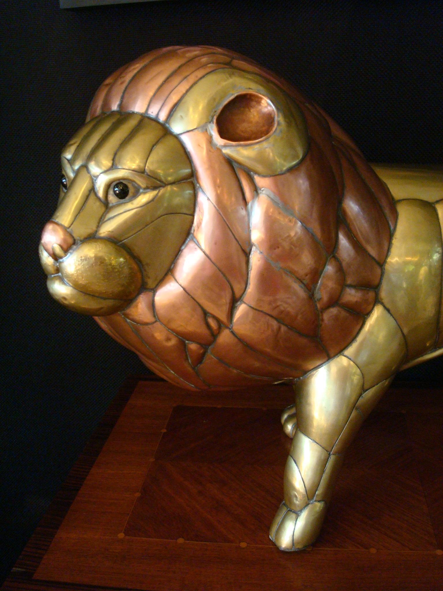 Sergio Bustamante (Mexico) copper and brass lion sculpture. Excellent condition, (minor dings).
Monumental Sergio Bustamante metal lion
Designer and manufacturer Sergio Bustamante (b. 1942)
Markings signed; ed. 027/100 also says Eduardo