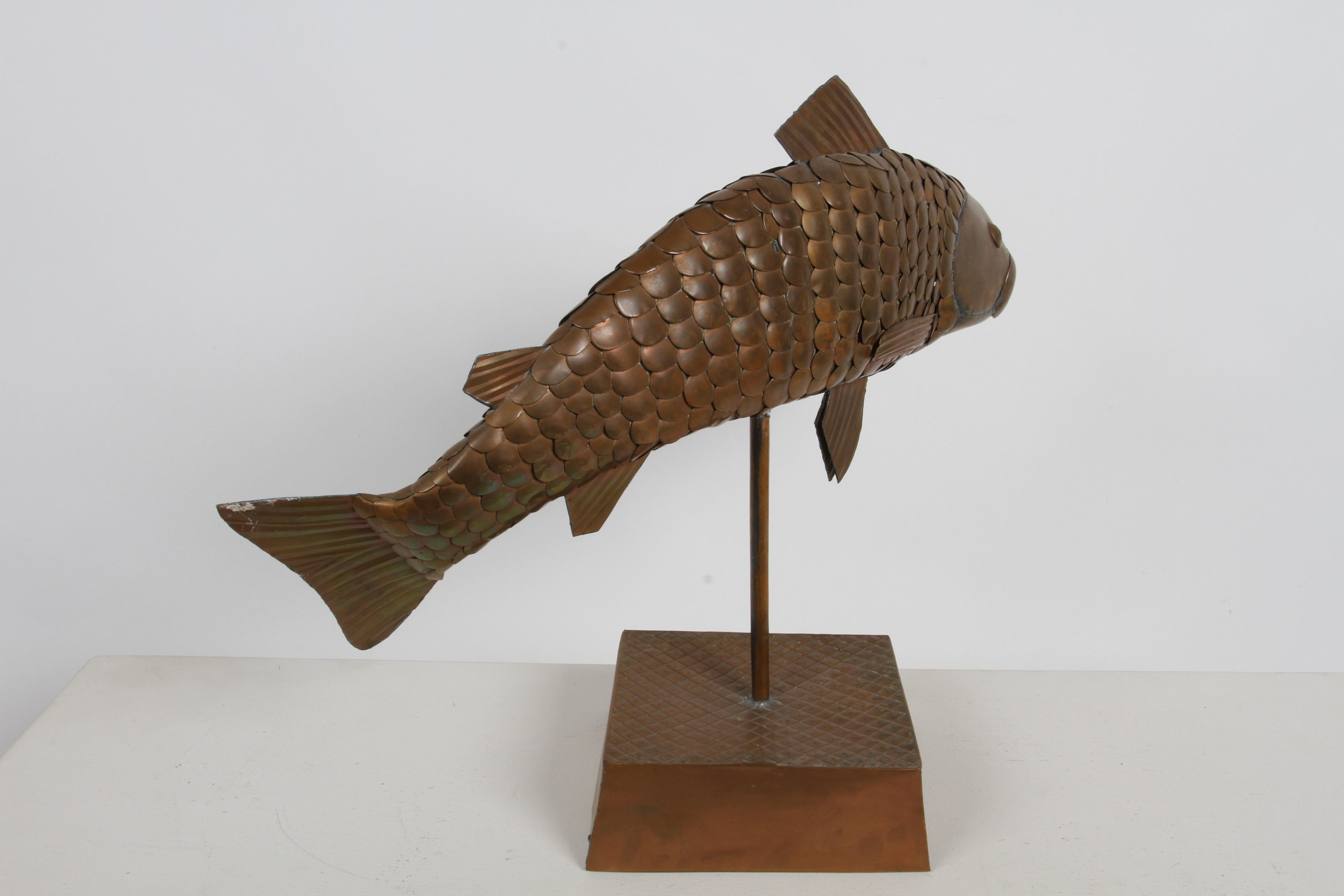 Mid-Century Modern Sculpture de poisson en cuivre signée Sergio Bustamante, artiste mexicain, 1934-2014 en vente