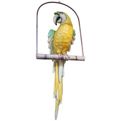Sergio Bustamante Monumentaler Papagei auf Sitzstange