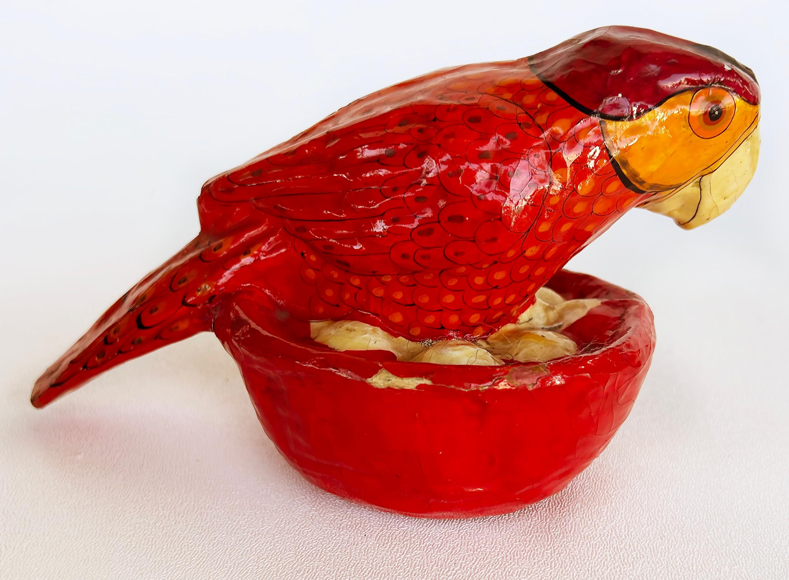 Sergio Bustamante Esculturas de papel maché,  Pájaro, loro en huevos y nidos en venta 2