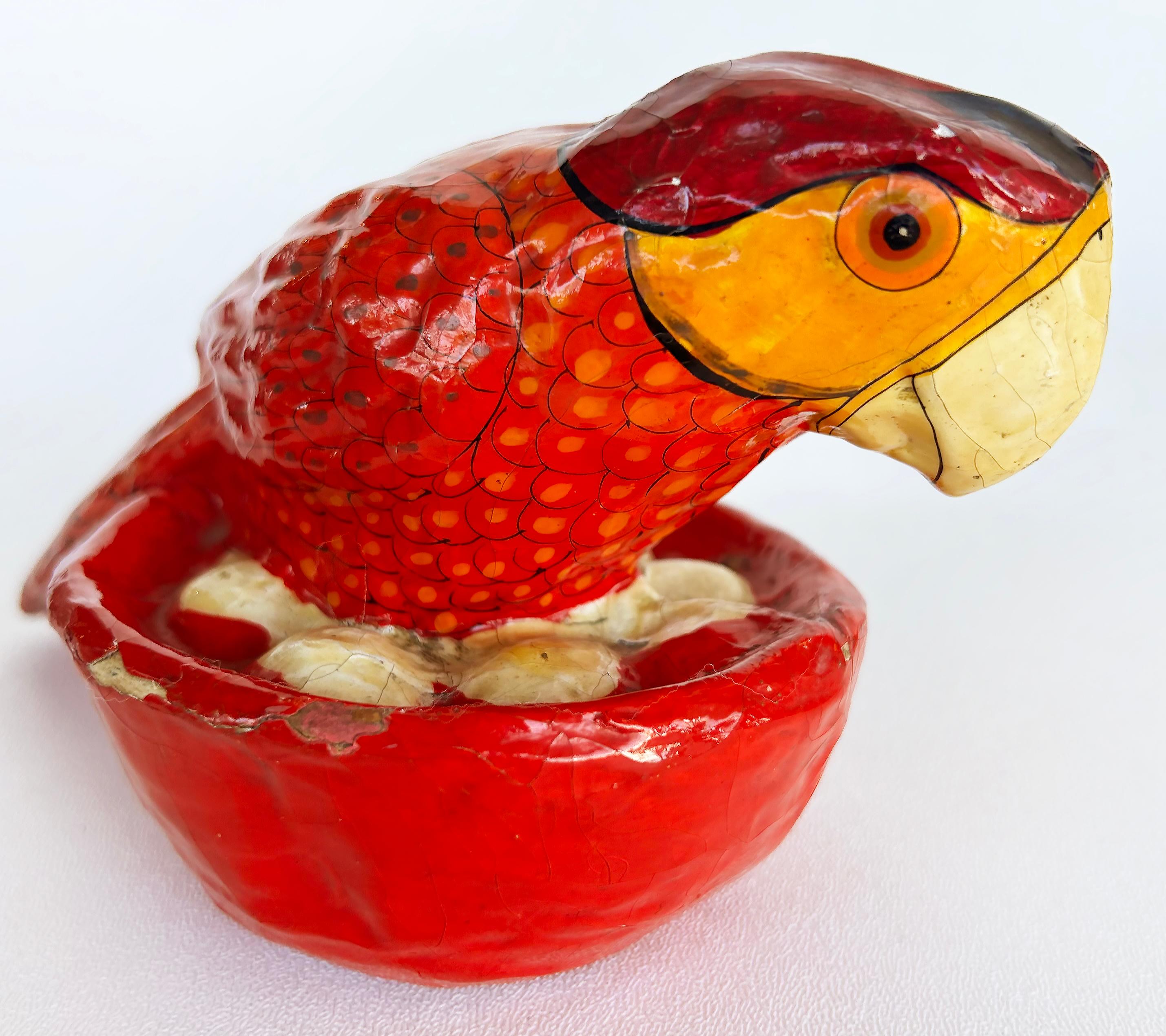 Sergio Bustamante Esculturas de papel maché,  Pájaro, loro en huevos y nidos en venta 3