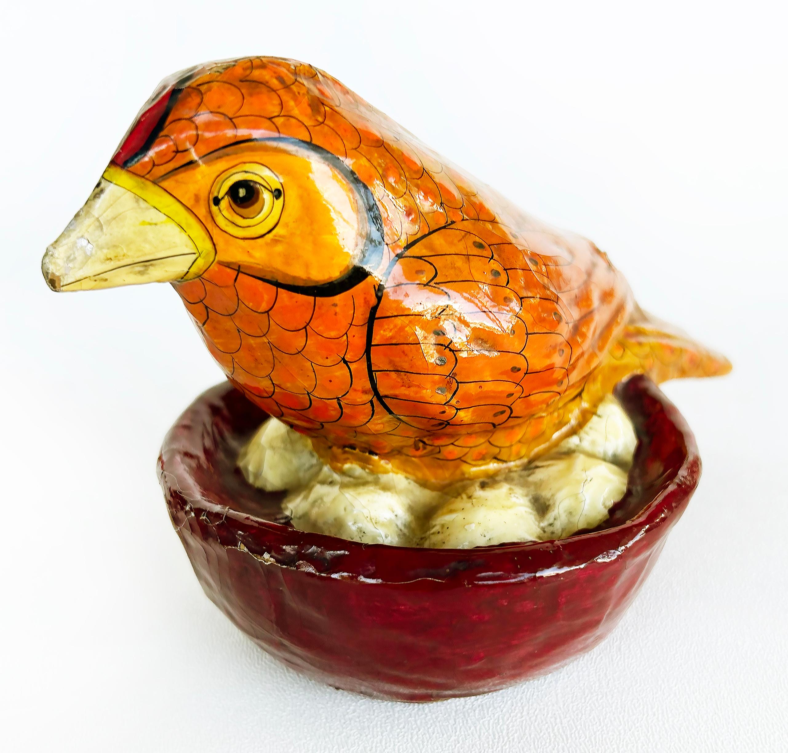 Sergio Bustamante Esculturas de papel maché,  Pájaro, loro en huevos y nidos Moderno de mediados de siglo en venta