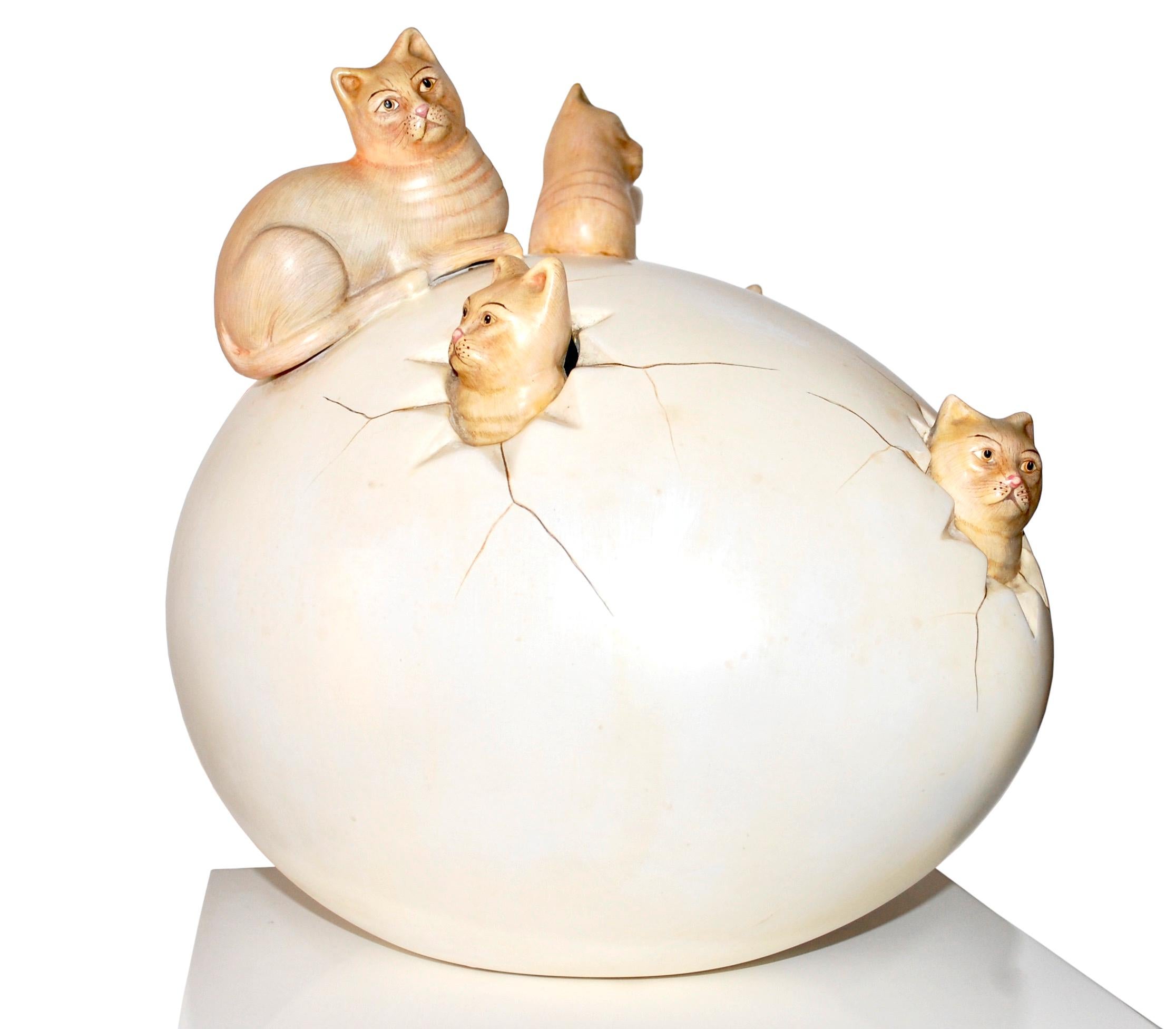 Sergio Bustamante Figurative Sculpture –  Cats Hatching From Egg Keramik