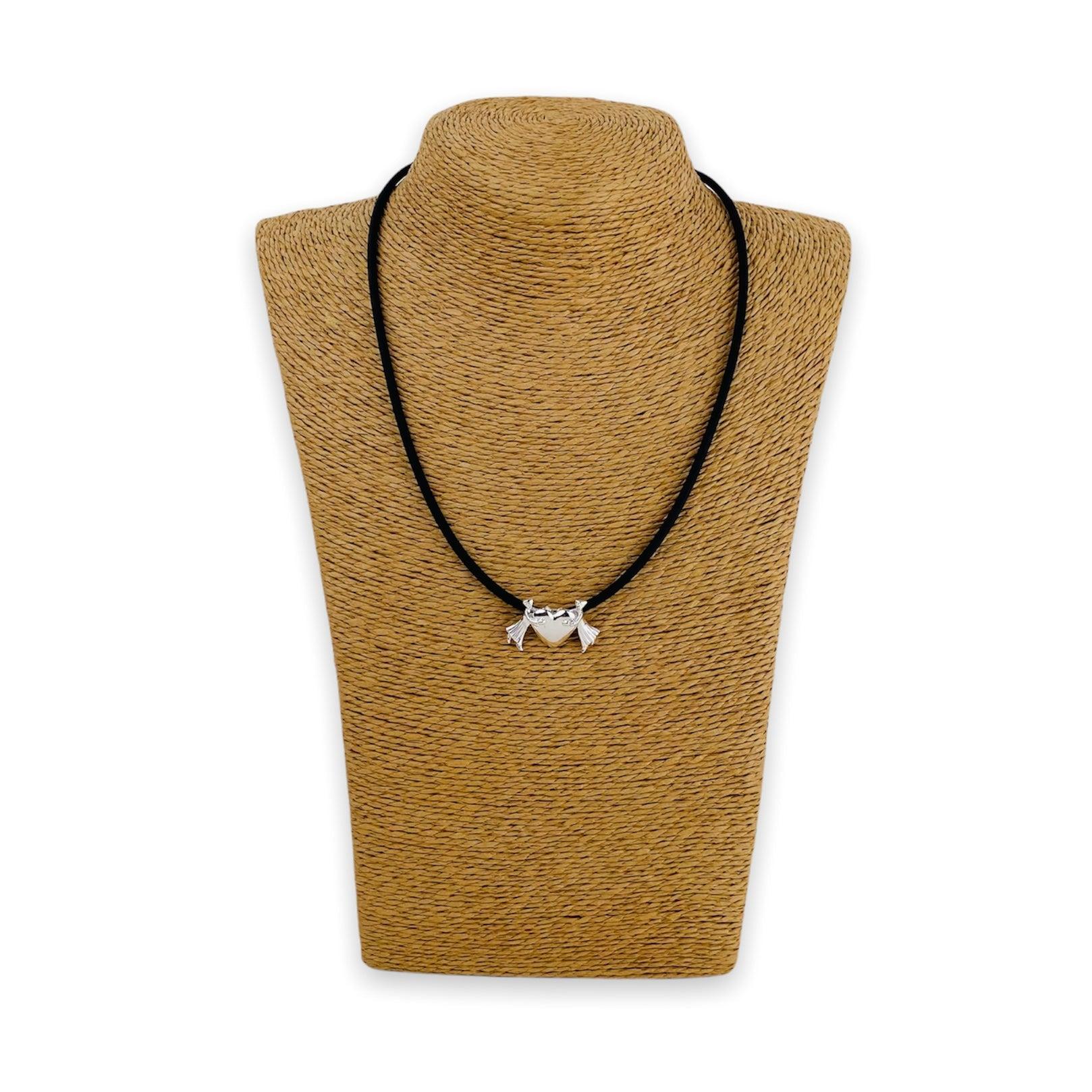 Artisan Sergio Bustamante Collier en argent et caoutchouc .925 en vente