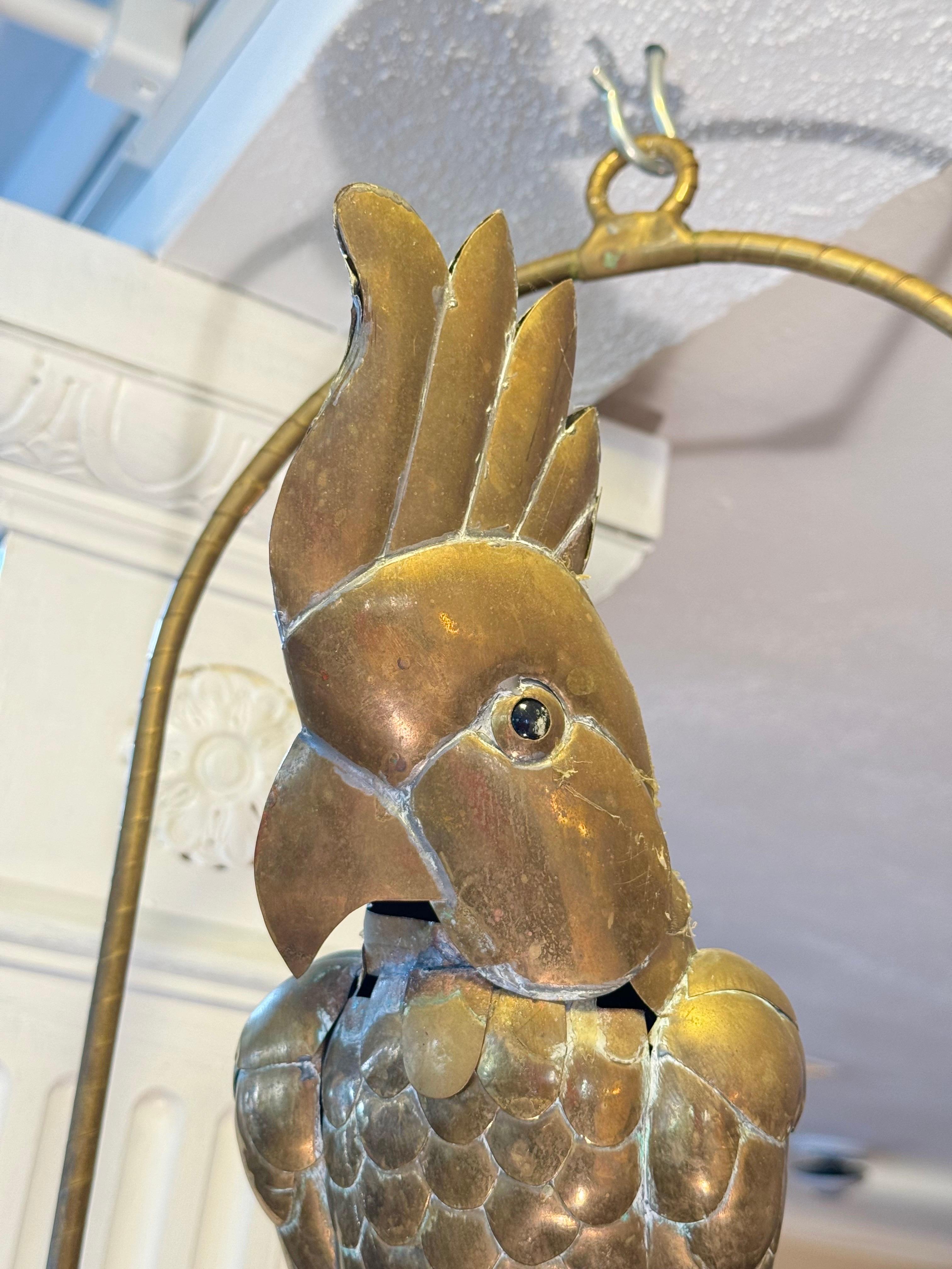 Sculpture suspendue Cockatoo en métal mélangé Sergio Bustamente en vente 1