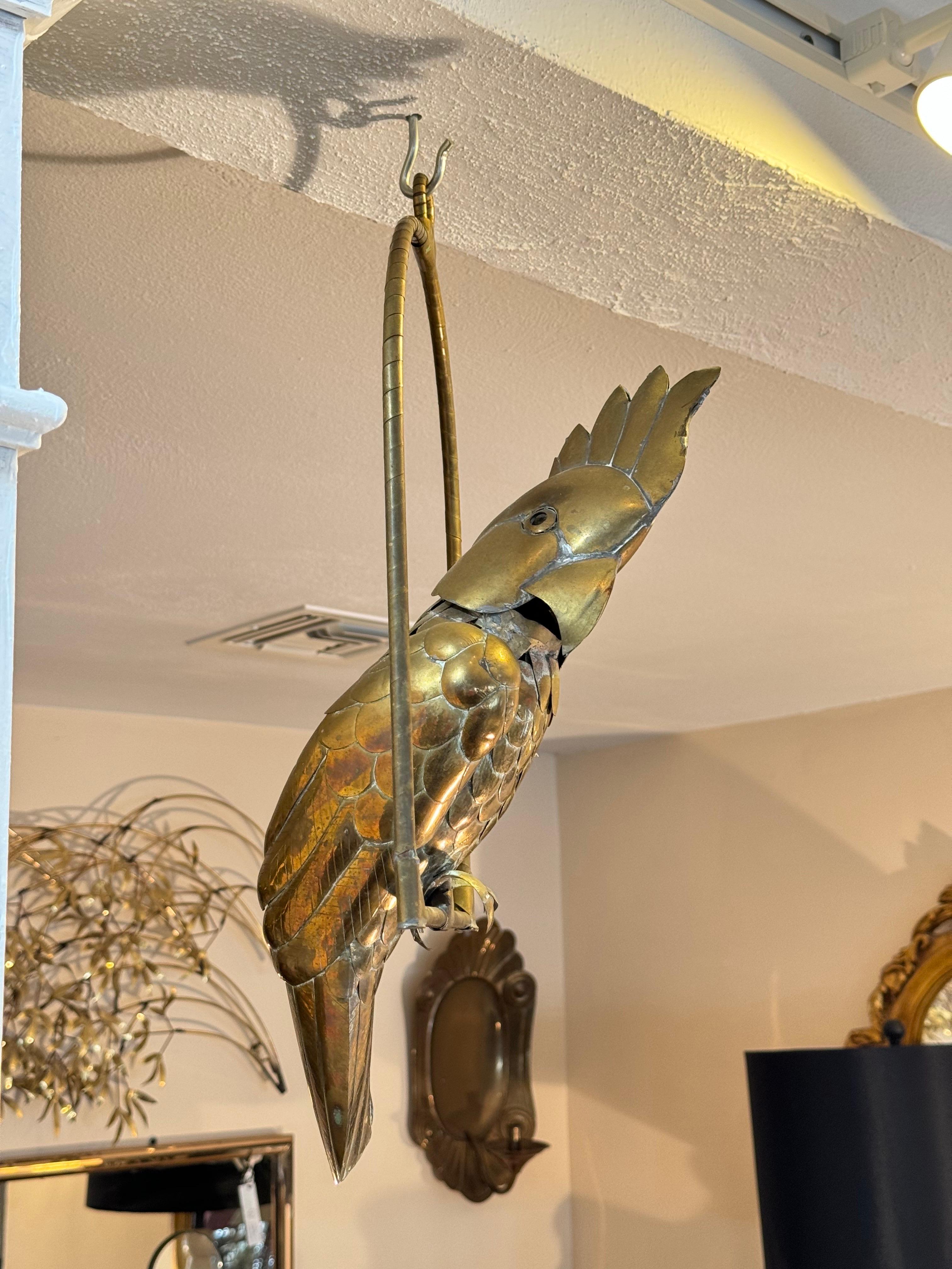 Sculpture suspendue Cockatoo en métal mélangé Sergio Bustamente en vente 2
