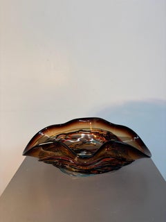 Bol en verre d'art de Murano signé Sergio Costantini, à bord ondulé et aux nuances ambrées