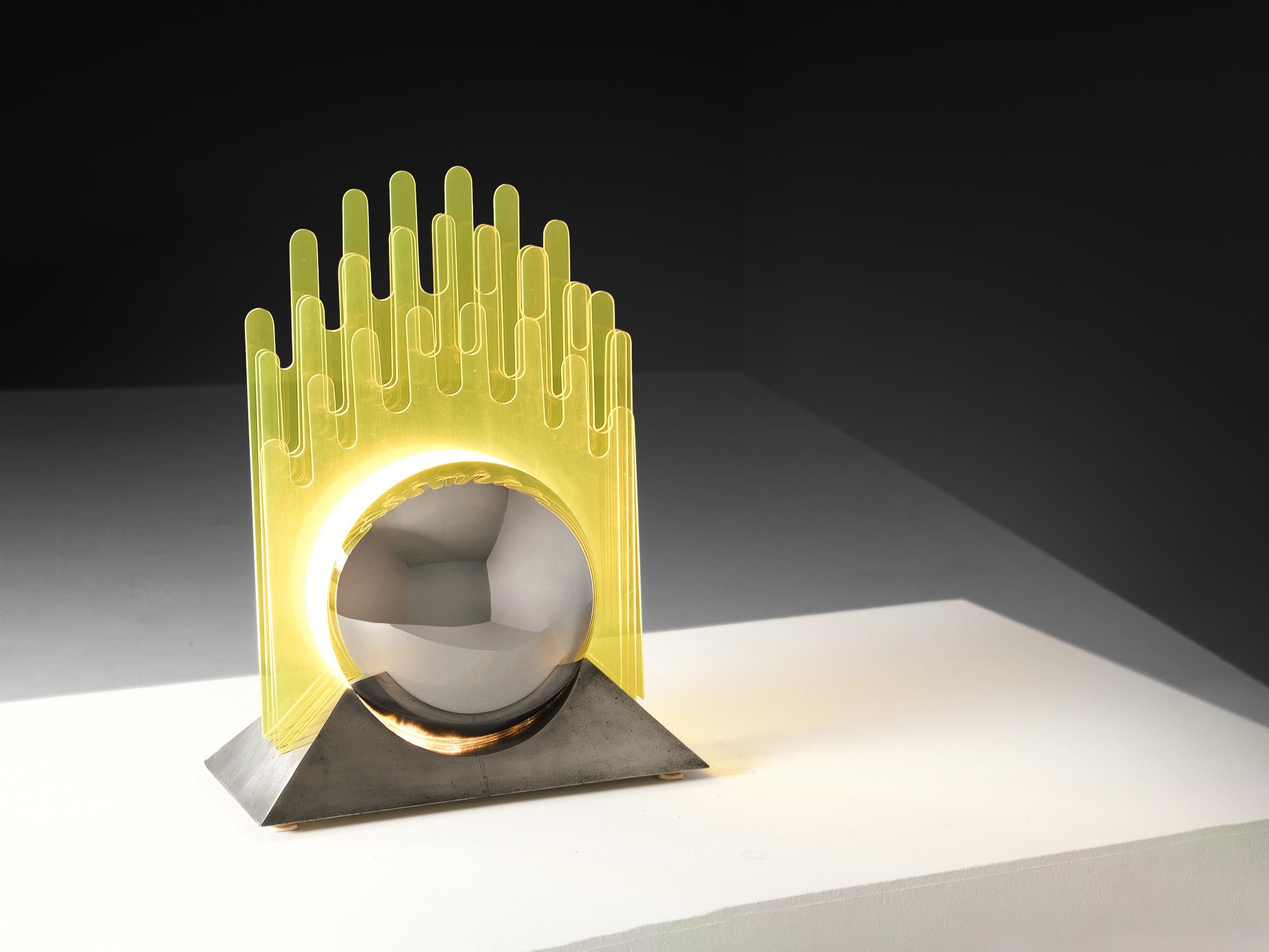 Sergio Giobbi et Patrizia Innocenti pour Metalmobili, lampe de table 'Sfera', acrylique, acier chromé, aluminium moulé, Italie, 1971

Cette lampe de table au design radical a été créée par les architectes italiens Sergio Giobbi et Patrizia