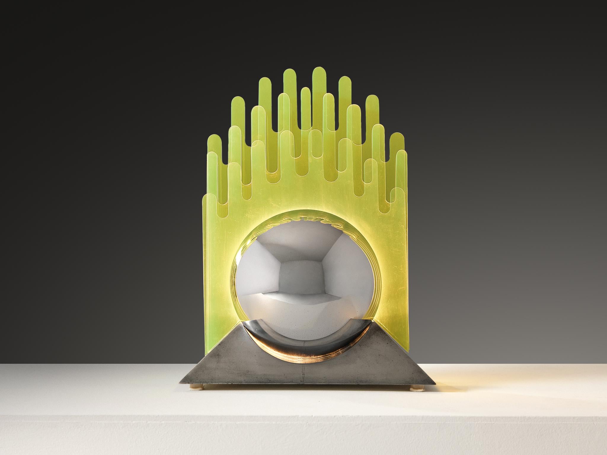 Postmoderne Lampe de table «fera » de Sergio Giobbi & Patrizia Innocenti en acrylique jaune en vente