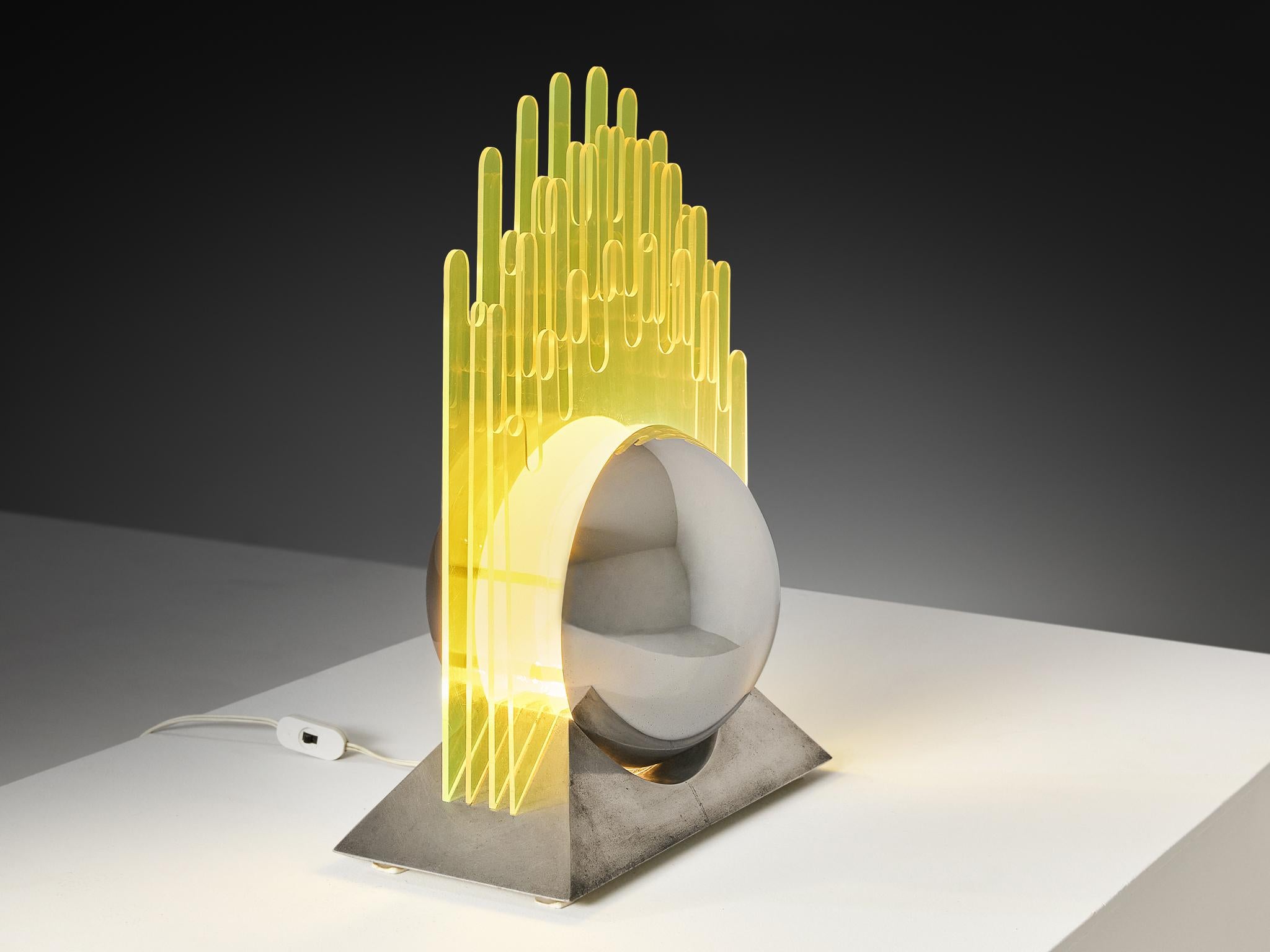 italien Lampe de table «fera » de Sergio Giobbi & Patrizia Innocenti en acrylique jaune en vente