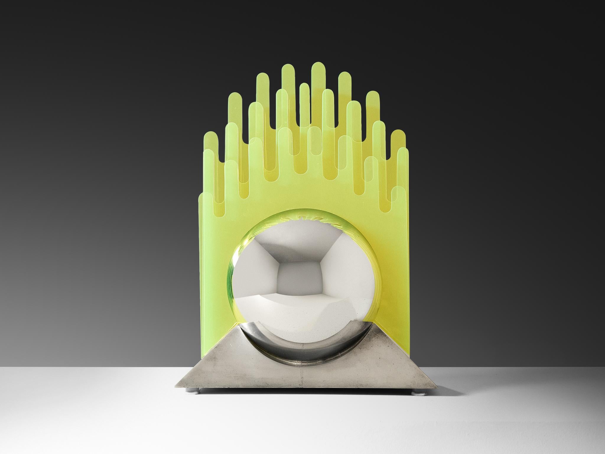 Chrome Lampe de table «fera » de Sergio Giobbi & Patrizia Innocenti en acrylique jaune en vente