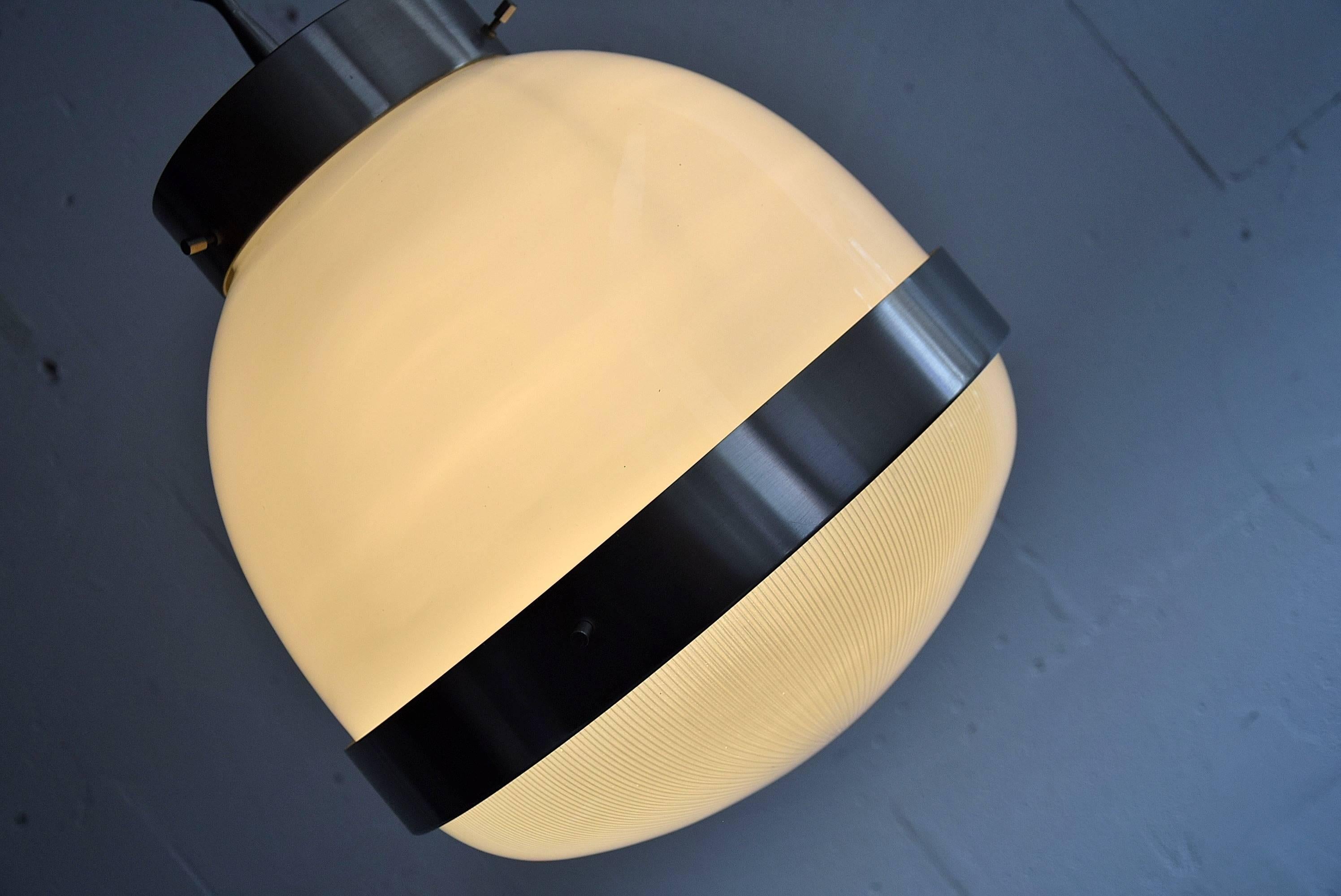 Sergio Mazza Delta Grande Artemide Ceiling Lamp In Good Condition For Sale In Weesp, NL