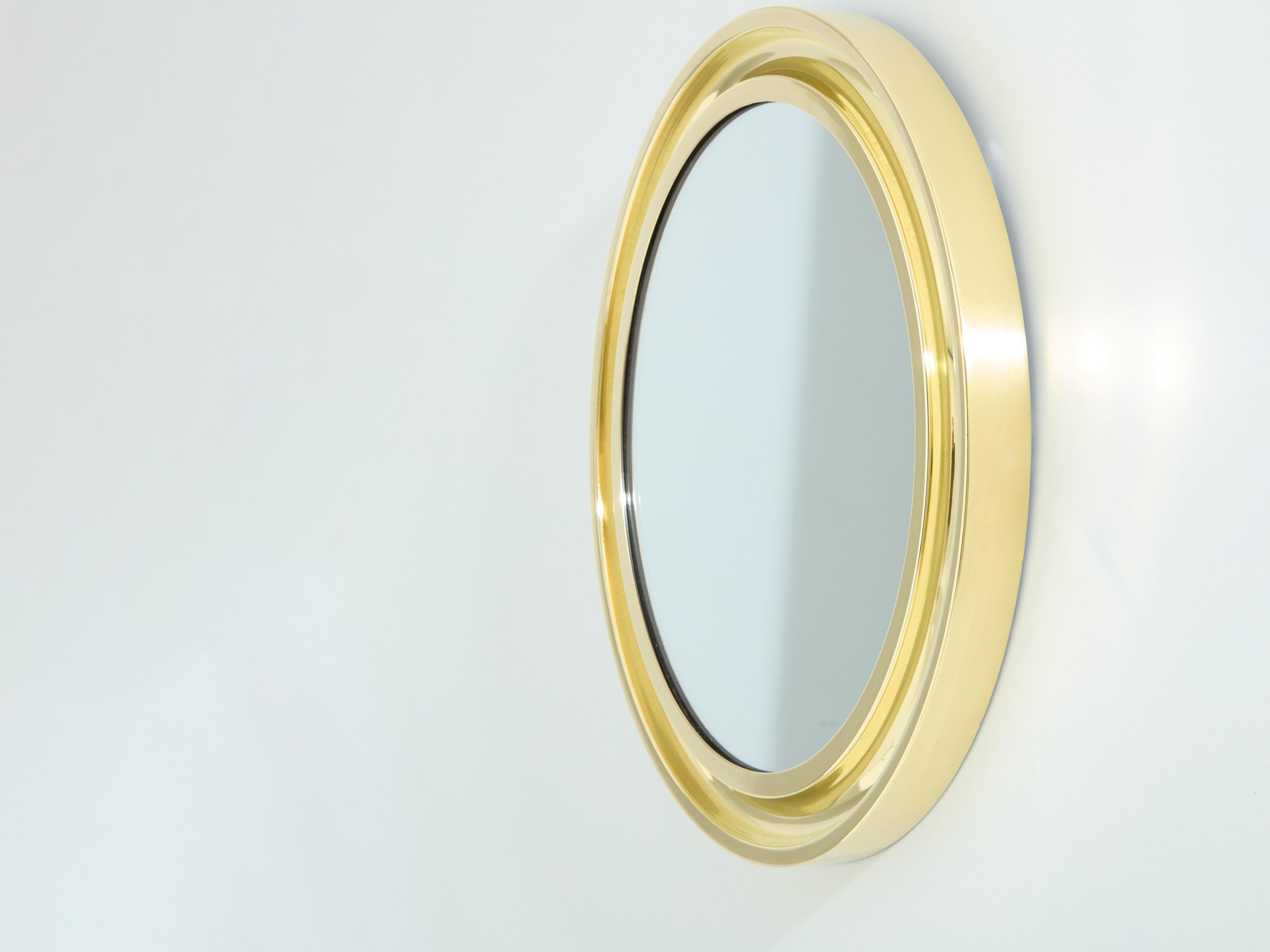 Italiano Sergio Mazza per Artemide specchio in ottone 1960s in vendita