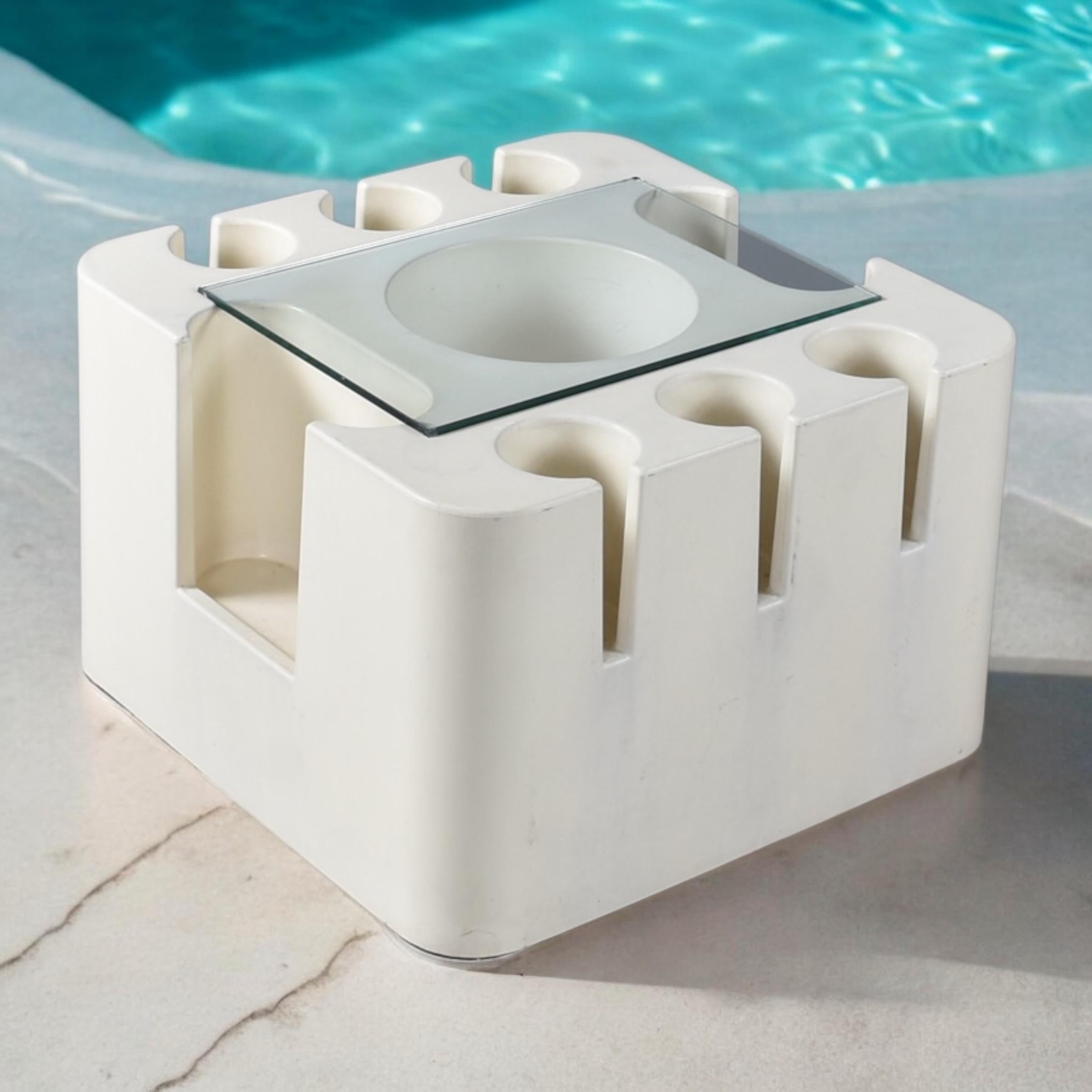 Sergio Mazza for Artemide Italian Space Age Bacco Bar Cart In Good Condition For Sale In Chattanooga, TN