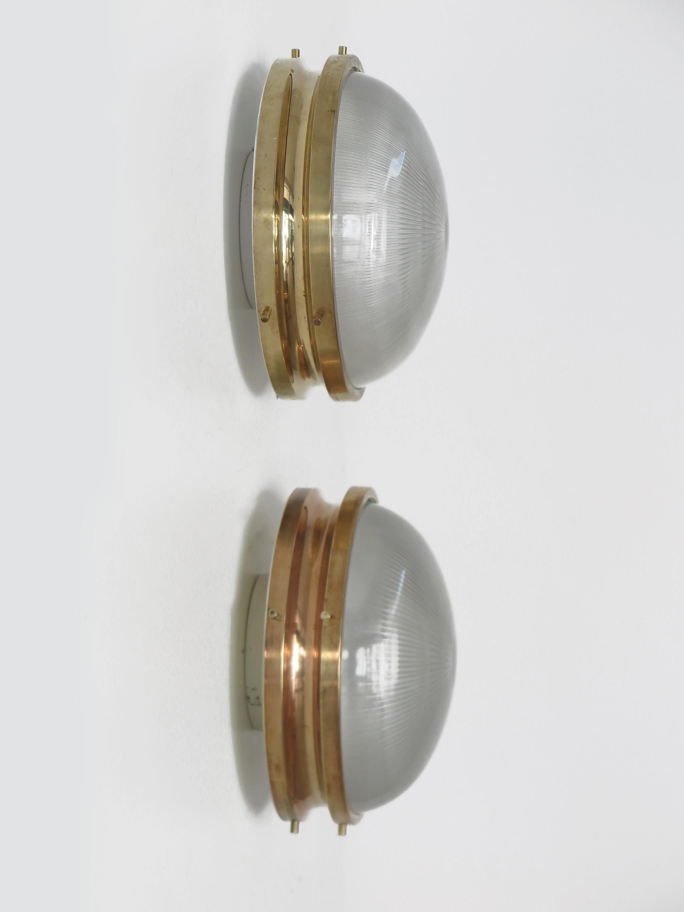 Metà XX secolo Sergio Mazza per Artemide Applique in vetro d'ottone del Medioevo Model No. 1960 in vendita