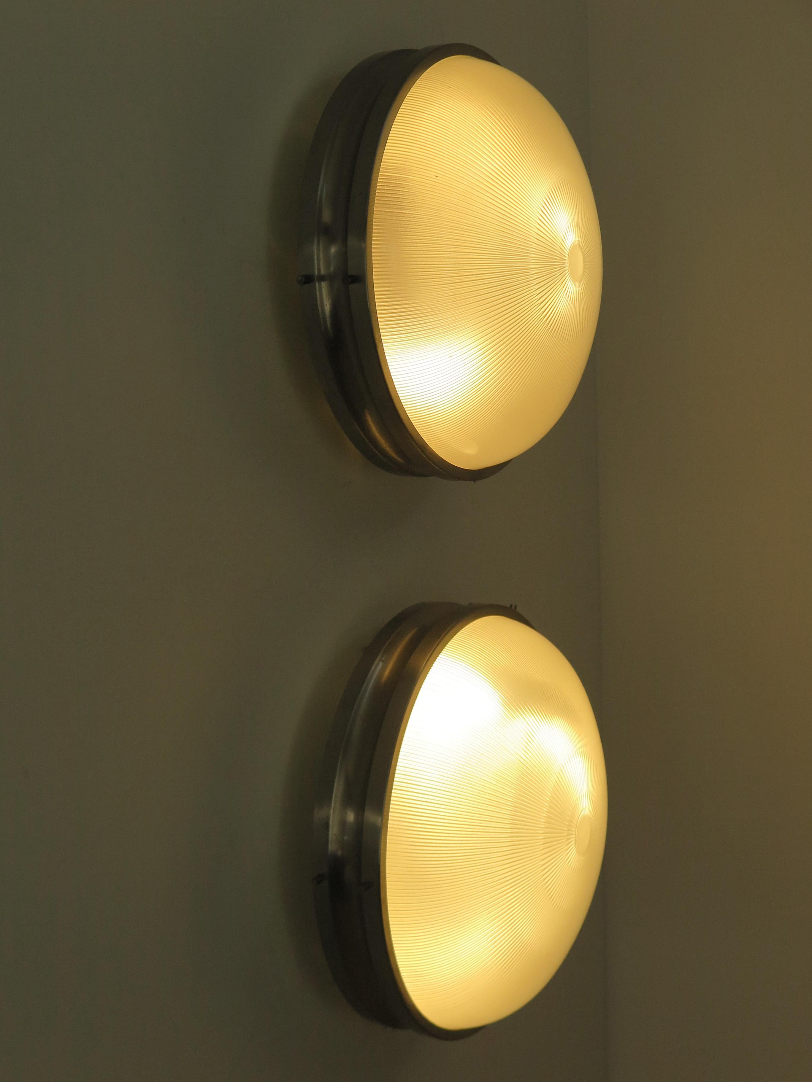 Mid-Century moderno Sergio Mazza per Artemide Lampade da parete in metallo e vetro del Medioevo Sigma Model 1960s