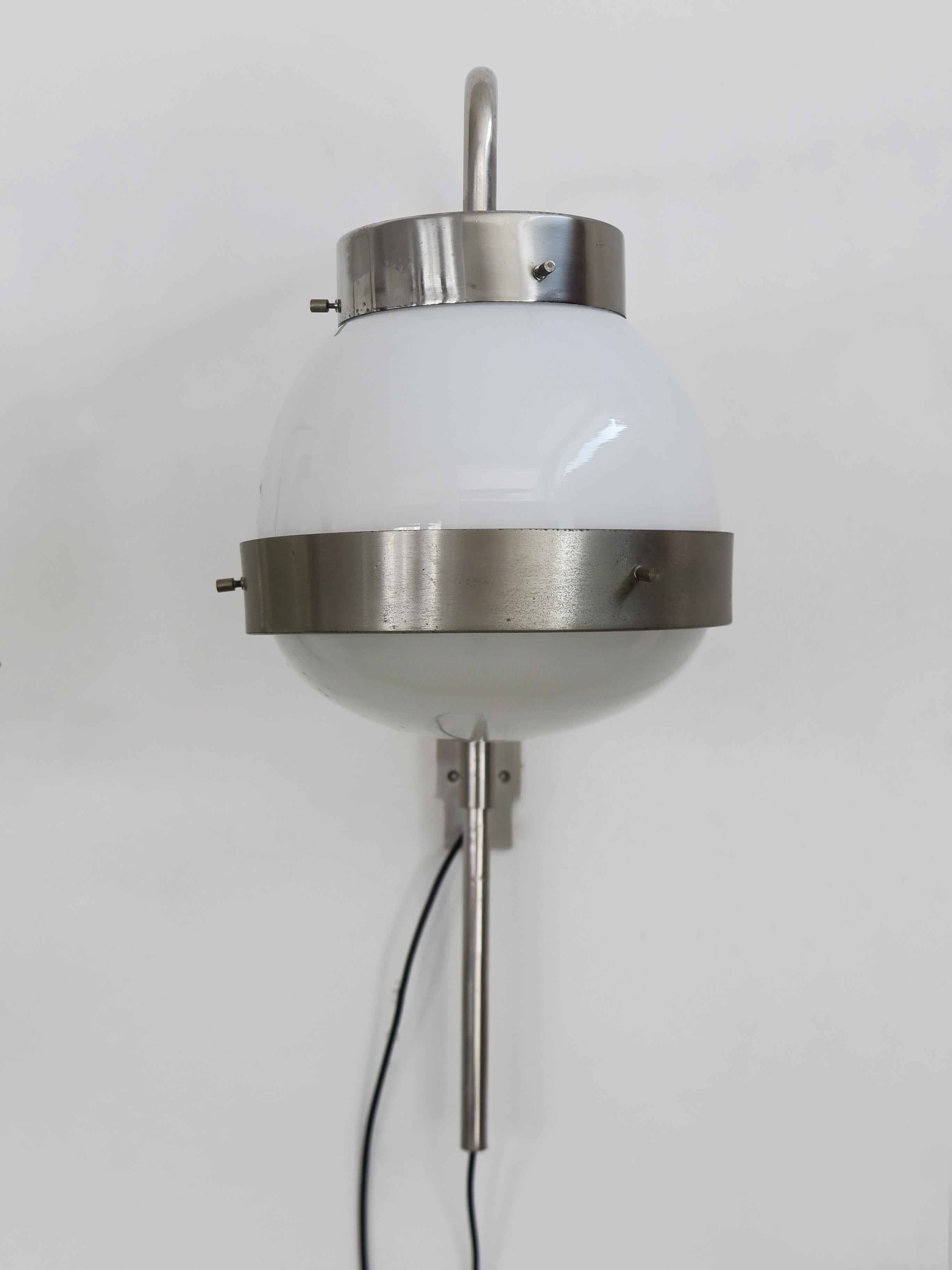 Wandleuchten aus italienischem Metallglas „Delta“ von Sergio Mazza für Artemide, 1960 (Mitte des 20. Jahrhunderts) im Angebot